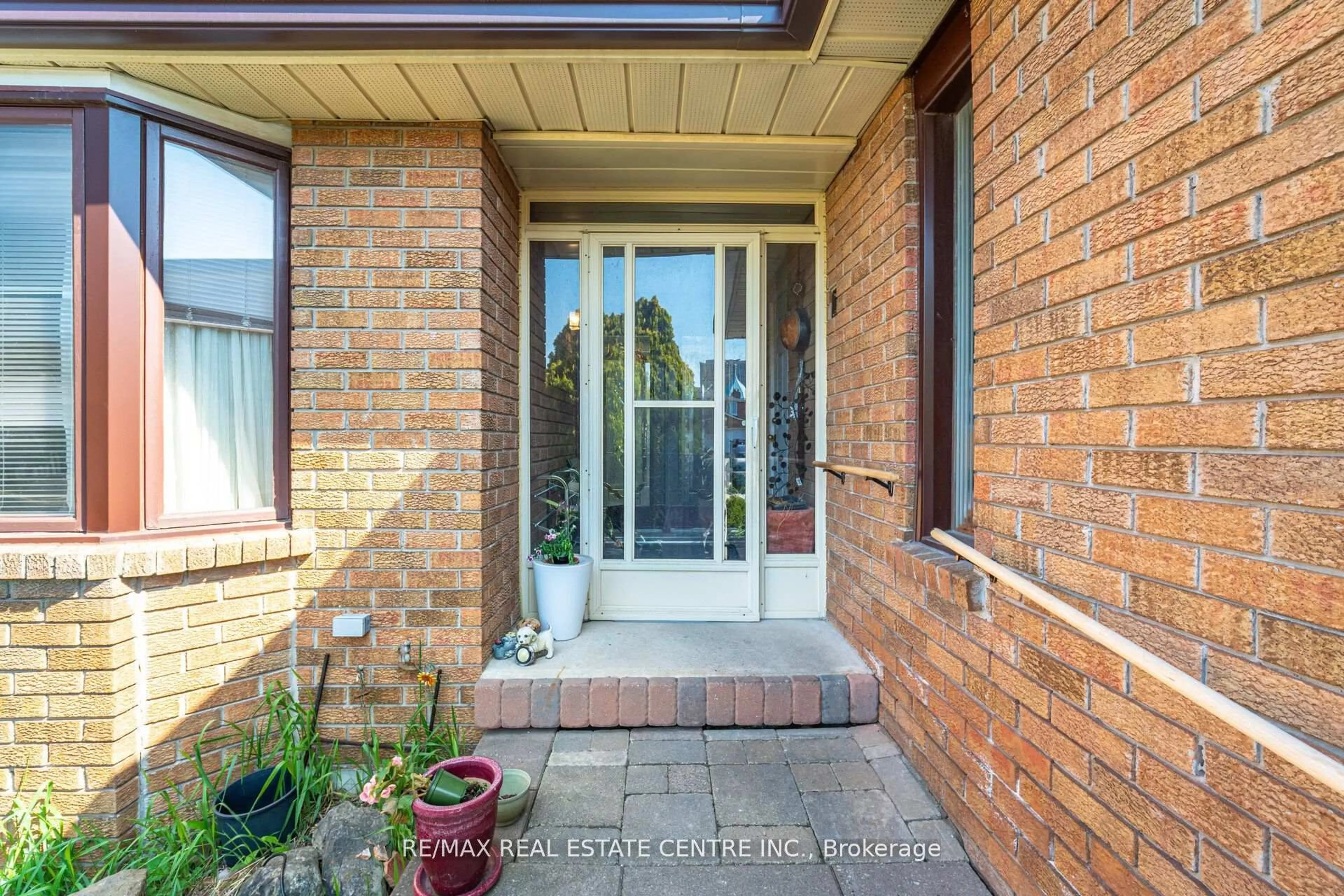 Unknown for 262 Boxmoor Pl, Mississauga Ontario L5B 3L4