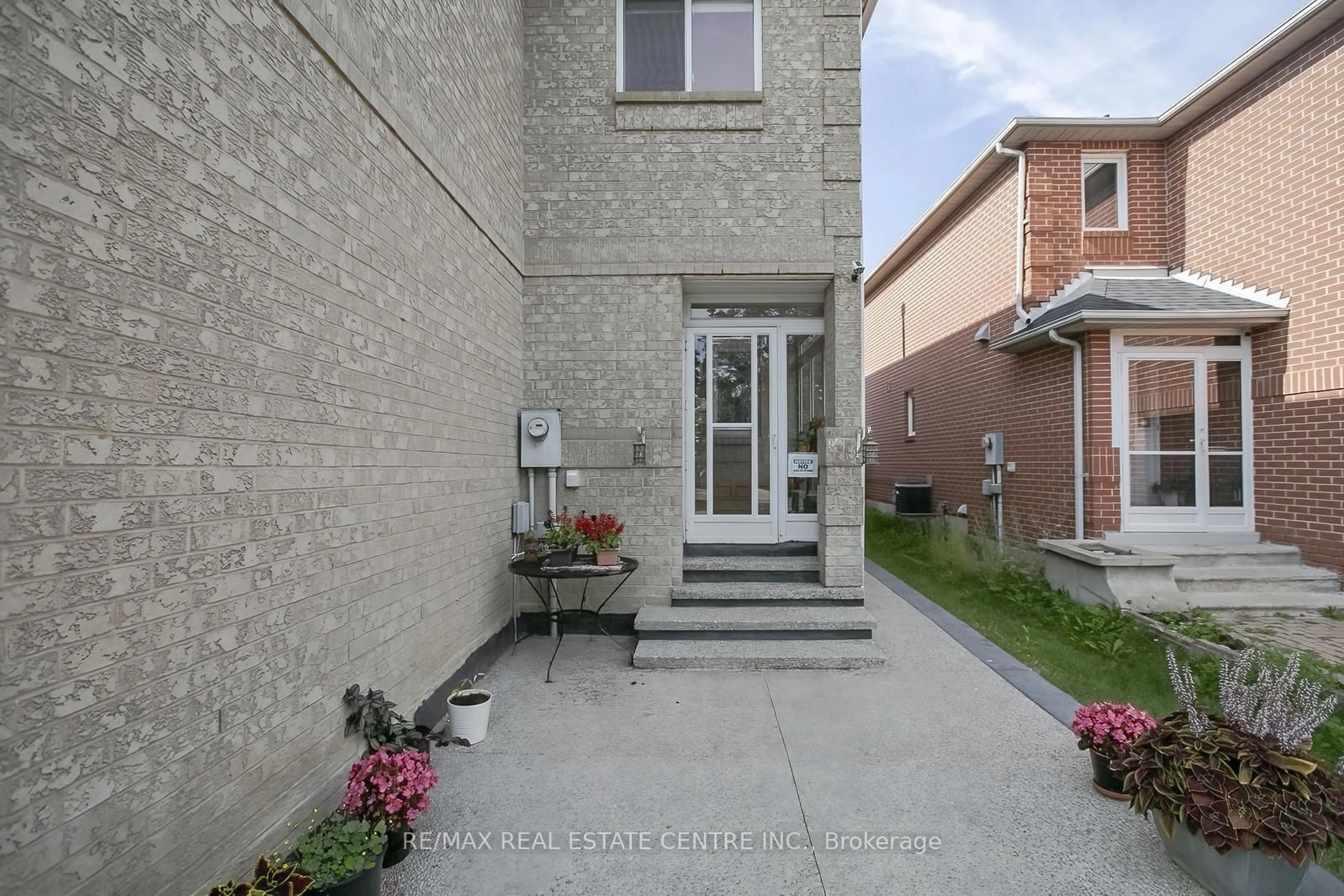 Unknown for 5600 Cortina Cres, Mississauga Ontario L4Z 3R3