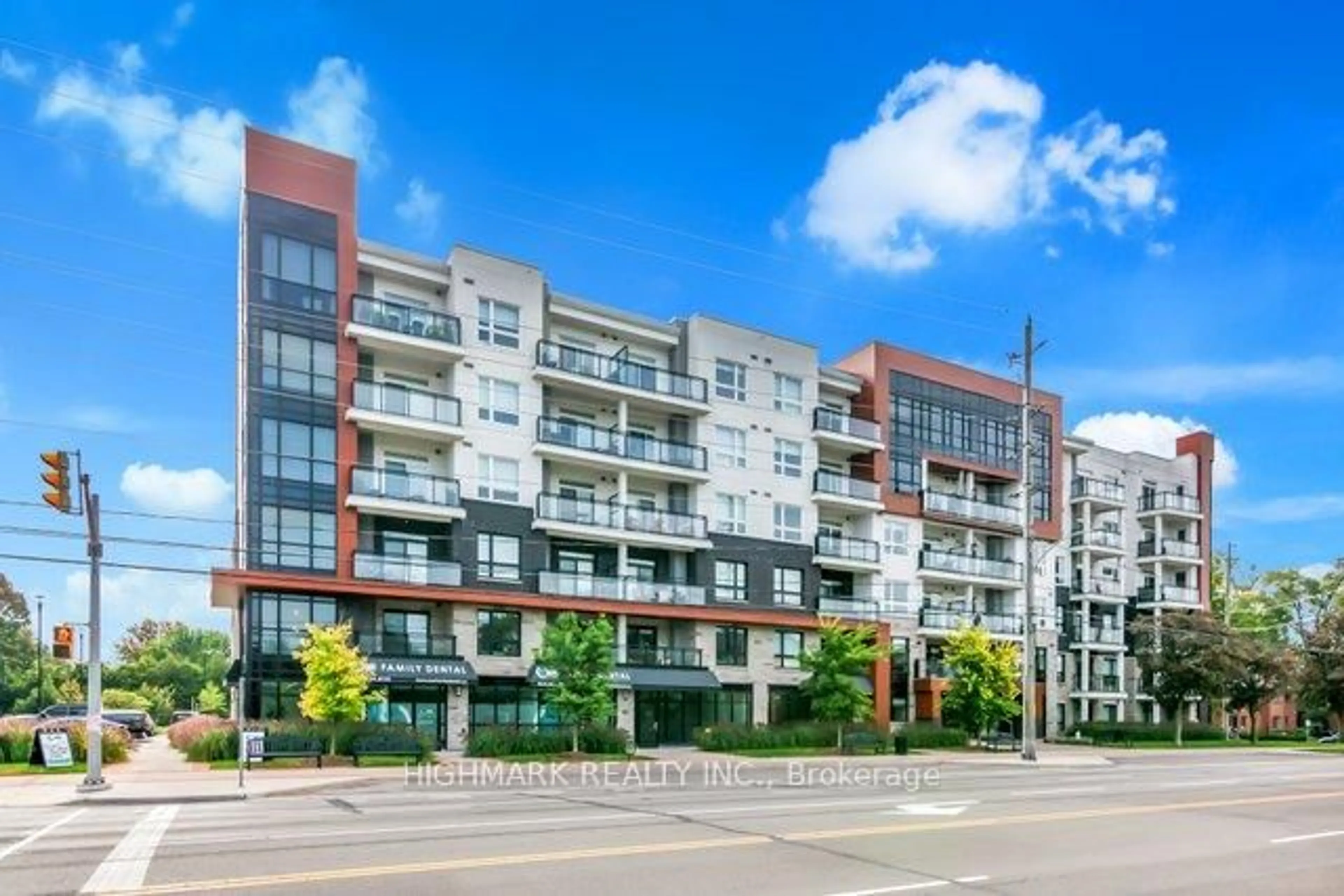 Patio, building for 320 Plains Rd #308, Burlington Ontario L7T 0C1