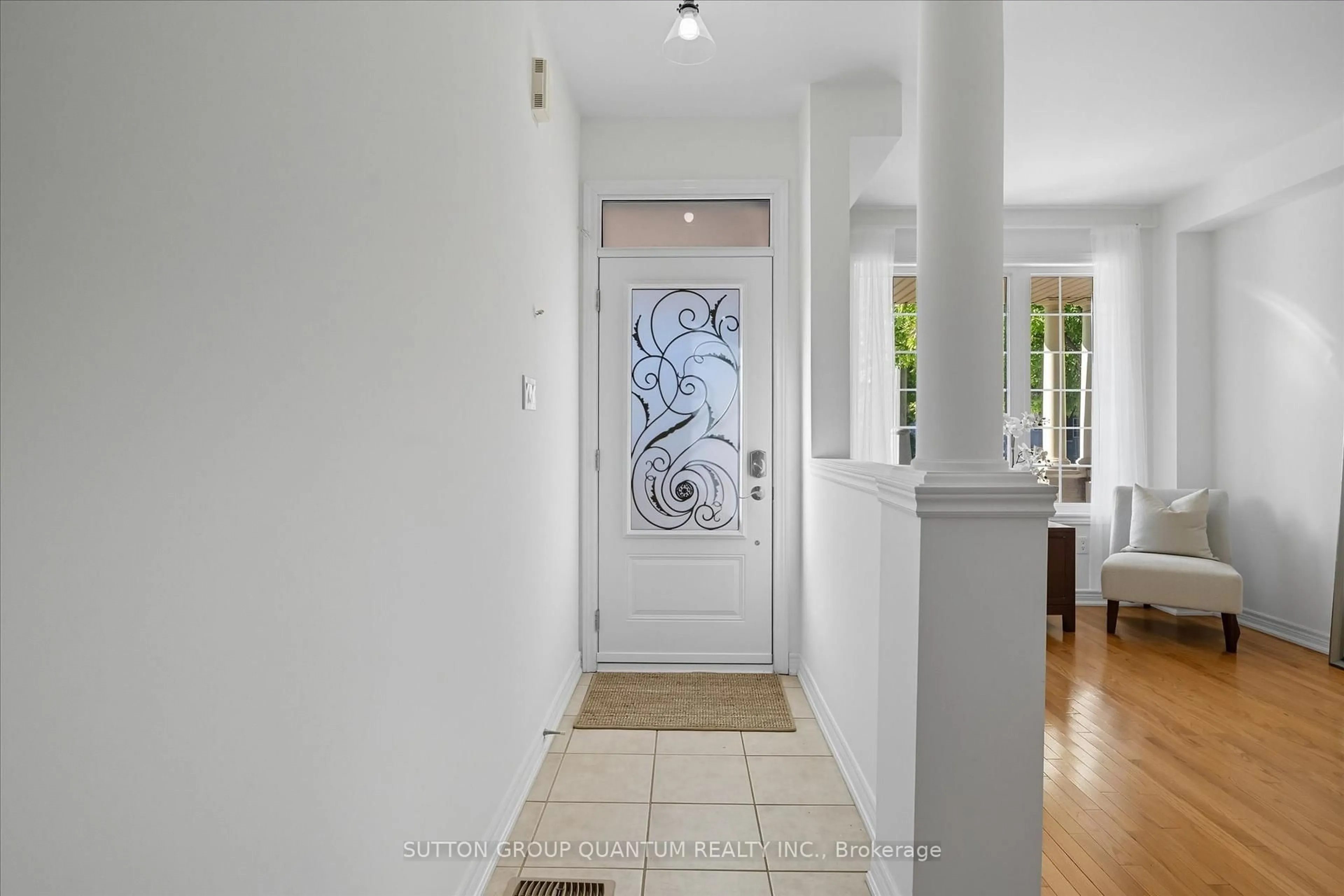 Indoor entryway for 3392 Whilabout Terr, Oakville Ontario L6L 0A7