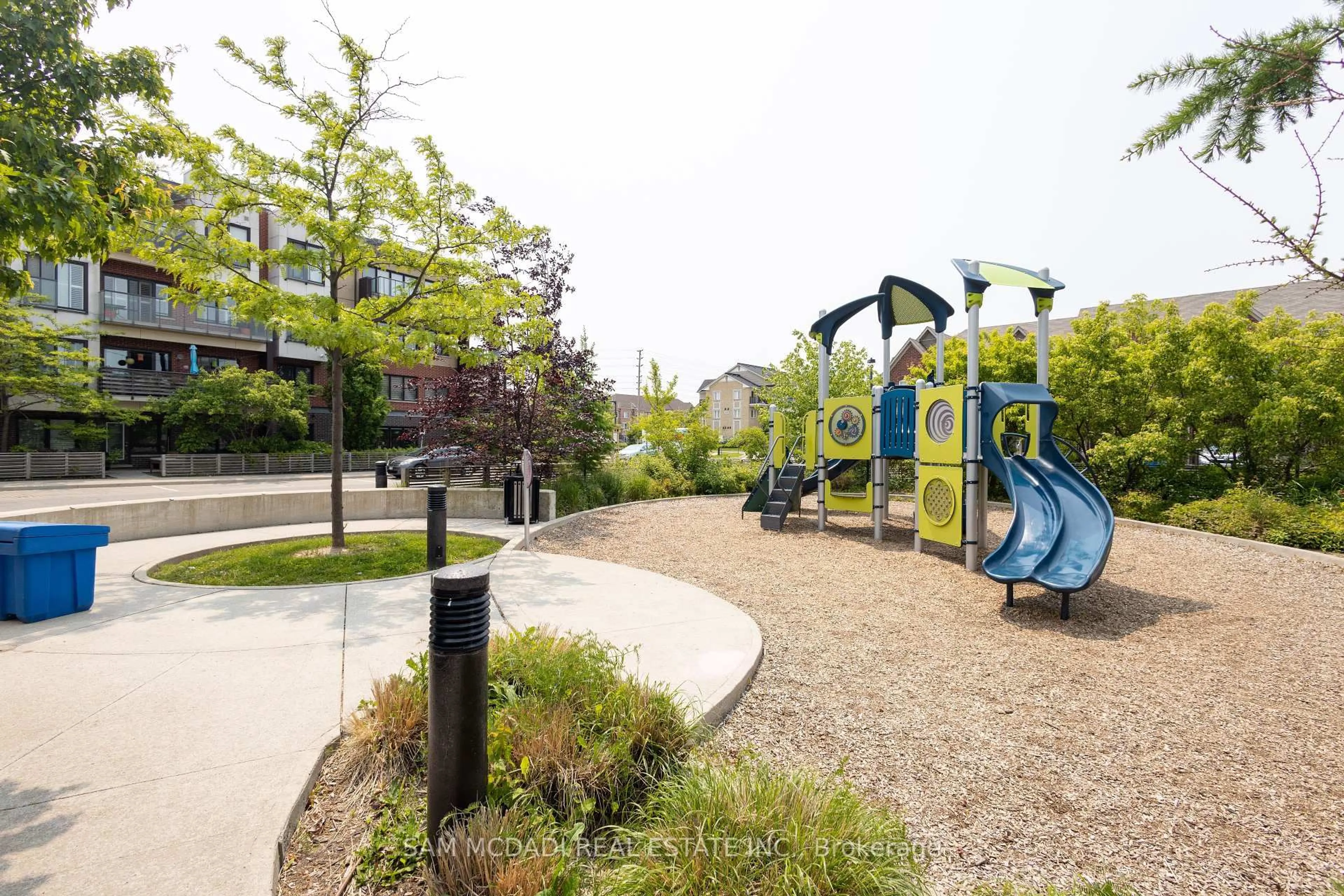 Patio, street for 5025 Harvard Rd #211, Mississauga Ontario L5M 0W6