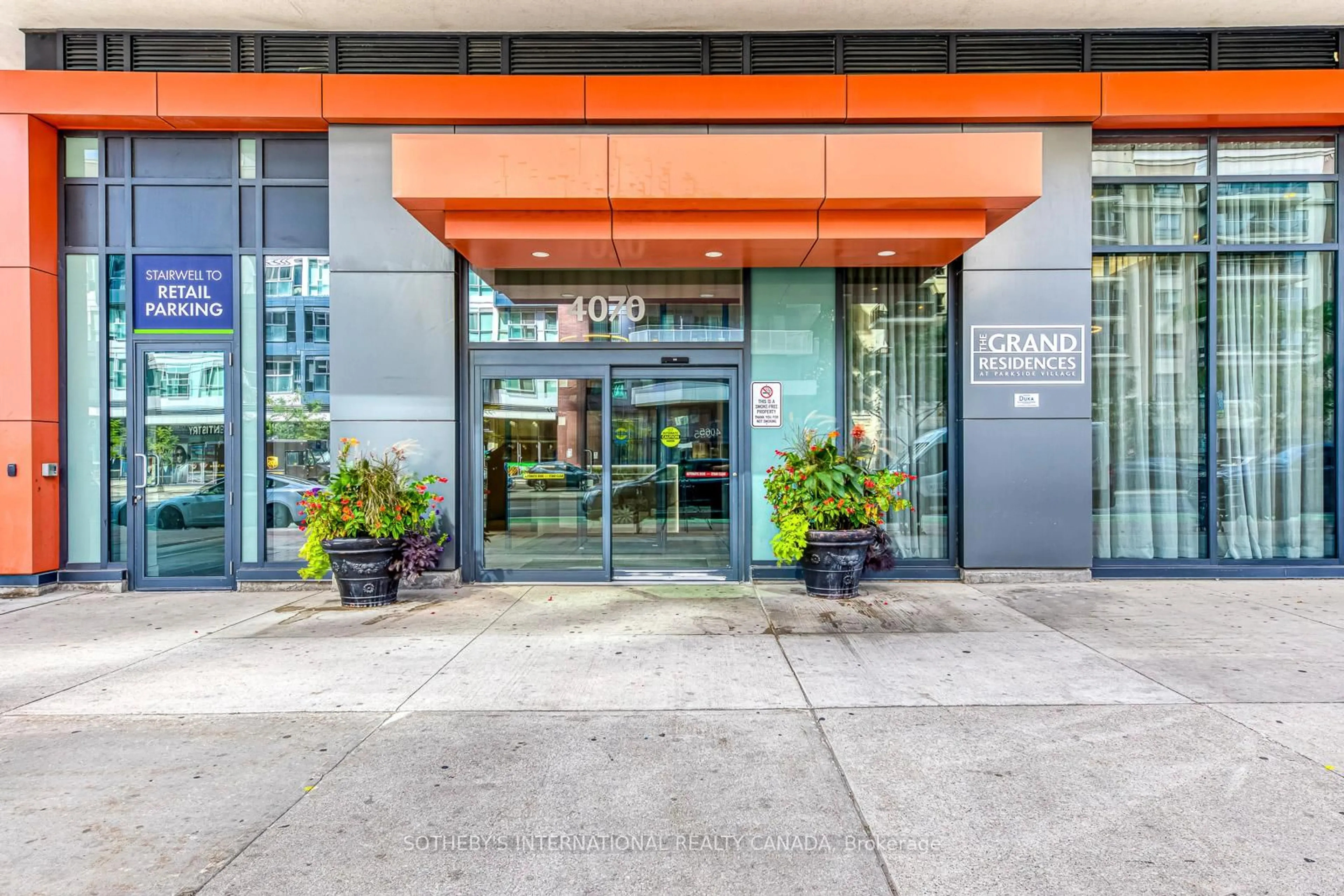 Indoor foyer for 4070 Confederation Pkwy #1202, Mississauga Ontario L5B 0E9