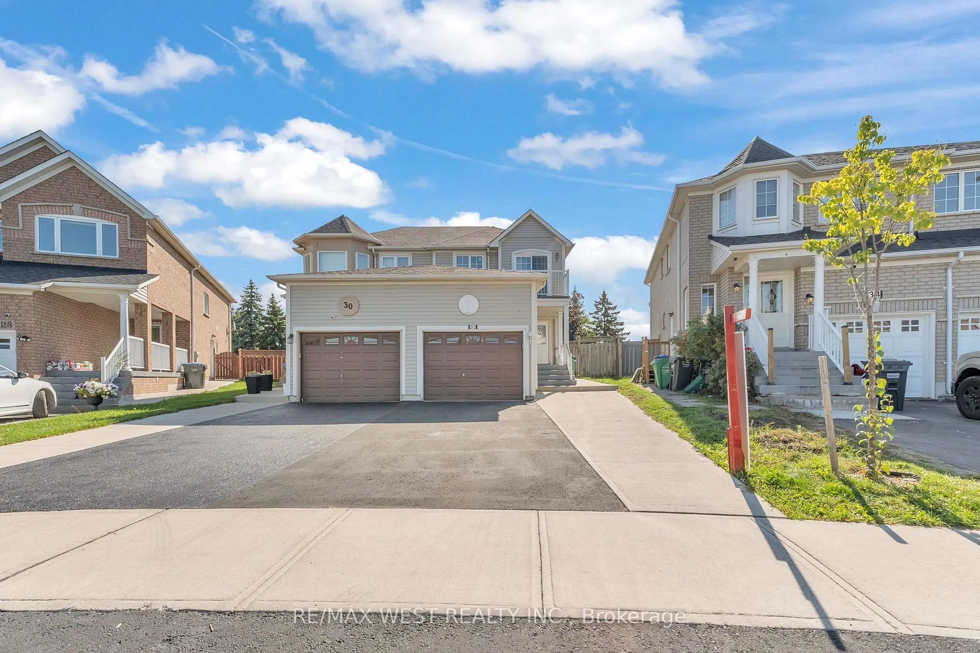 Unknown for 32 Weather Vane Lane, Brampton Ontario L6X 4R5