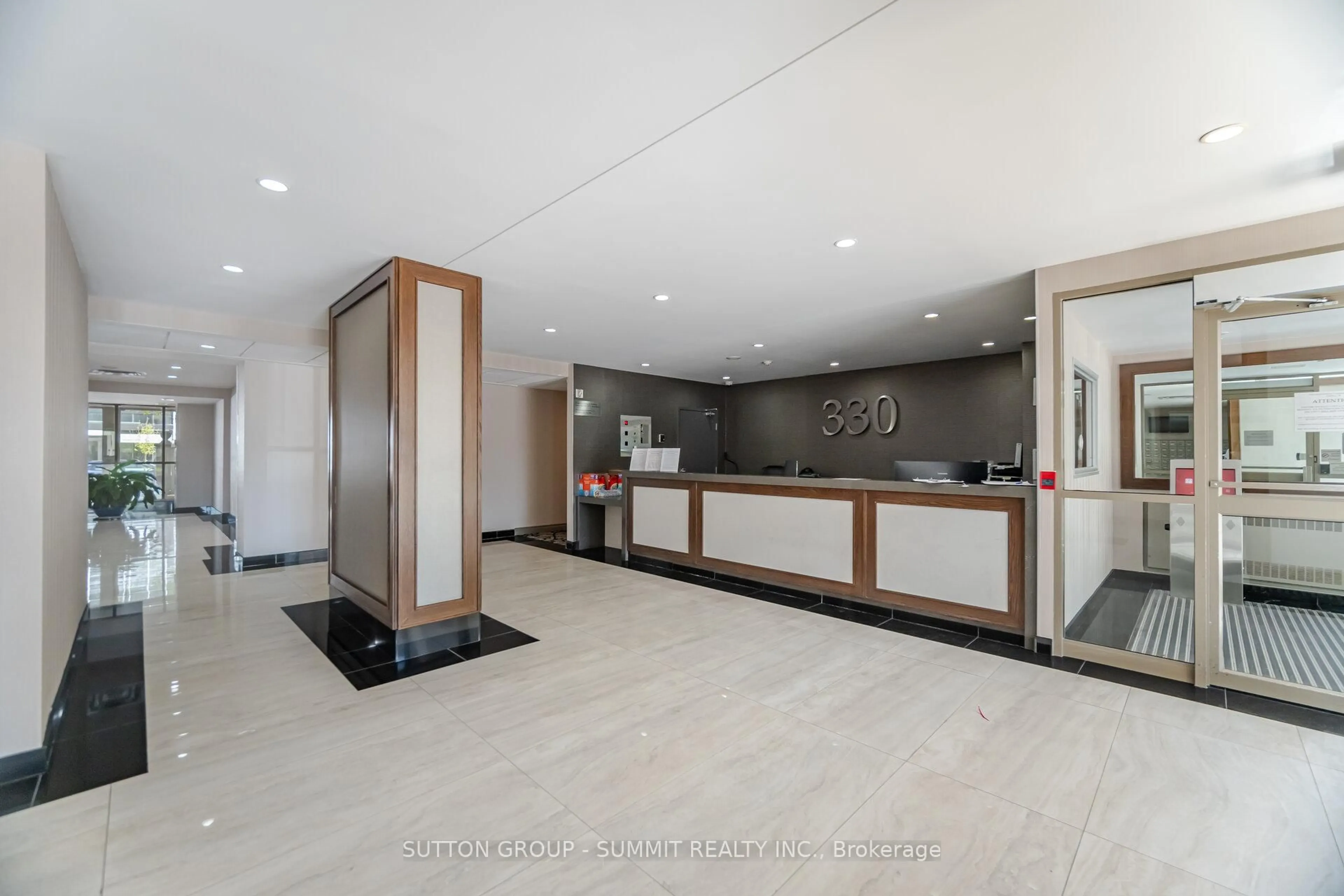 Lobby for 330 Rathburn Rd #1608, Mississauga Ontario L5B 3Y1