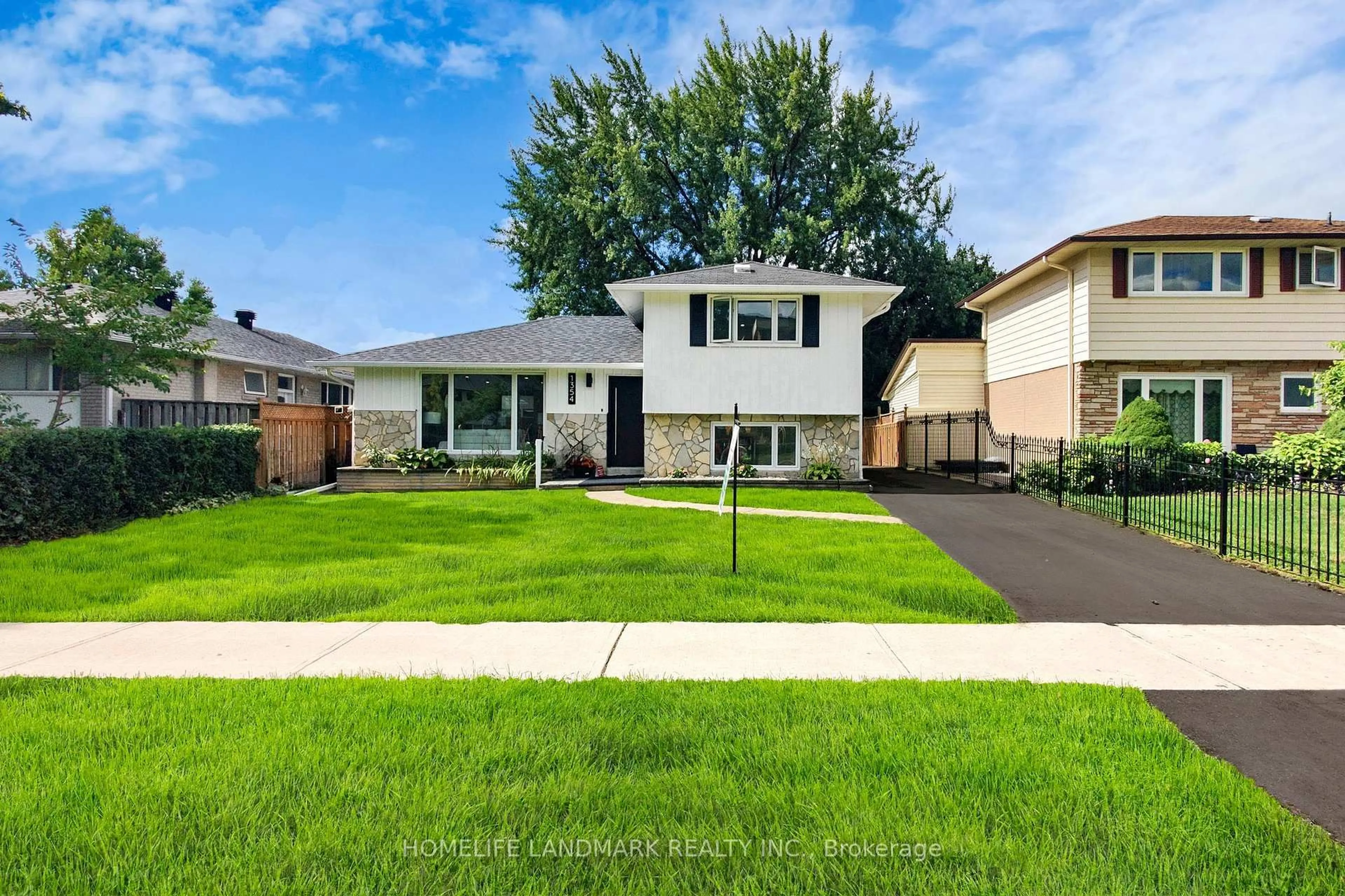 Home with brick exterior material, street for 1354 Kelly Rd, Mississauga Ontario L5J 3V2