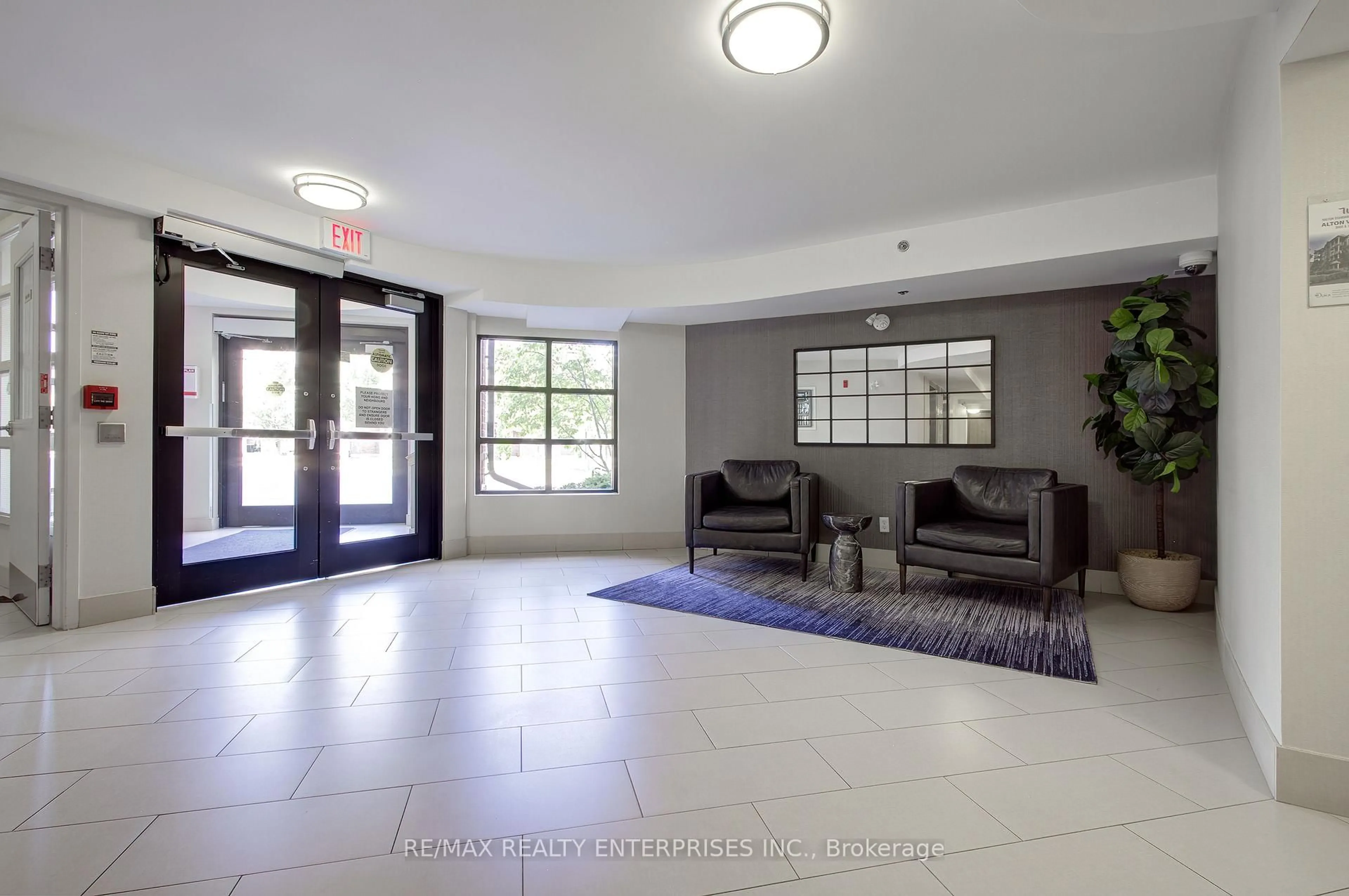Indoor foyer for 3070 Rotary Way #412, Burlington Ontario L7M 0H1