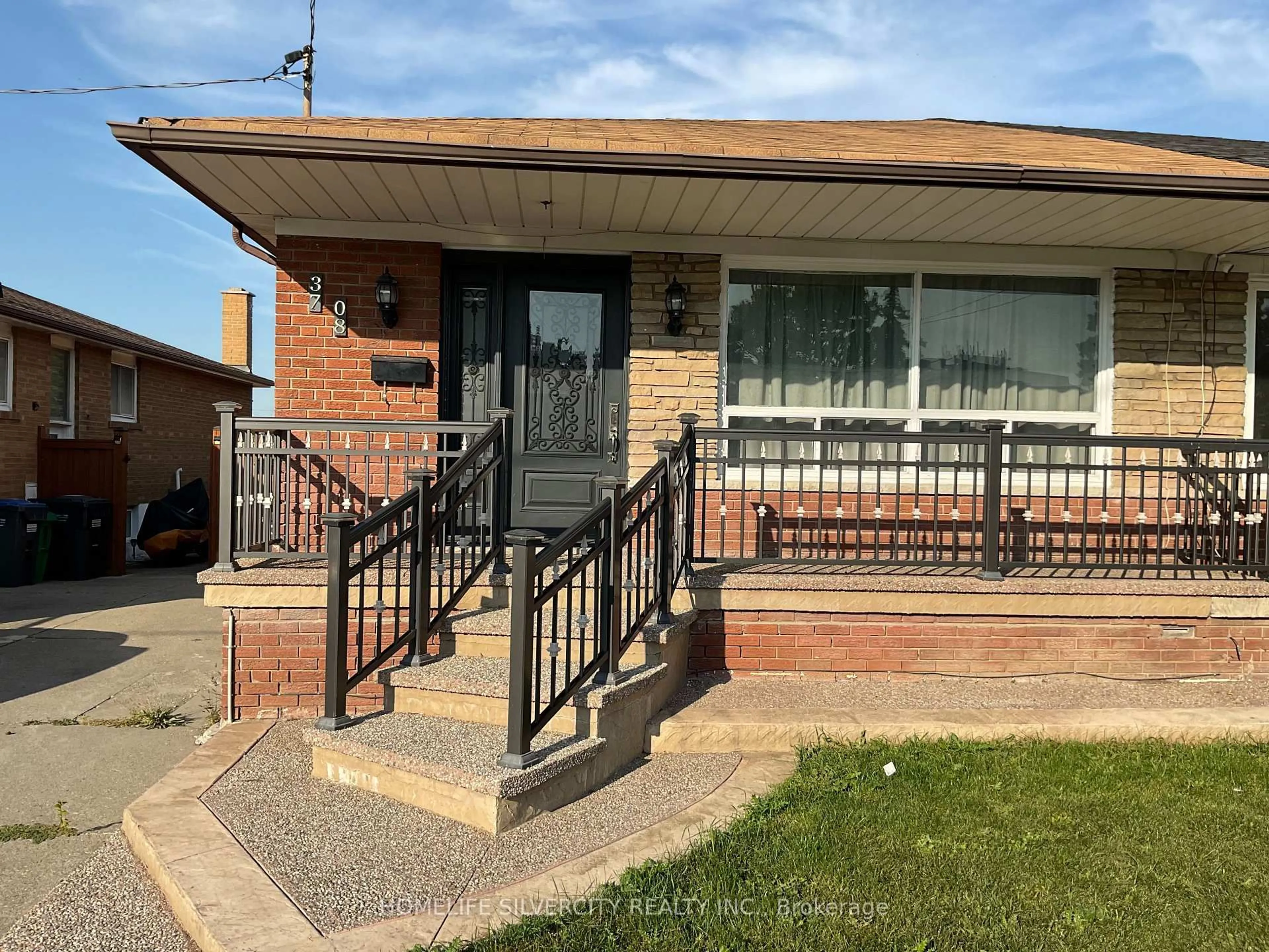 Home with brick exterior material, street for 3708 Woodruff Cres, Mississauga Ontario L4T 1T9
