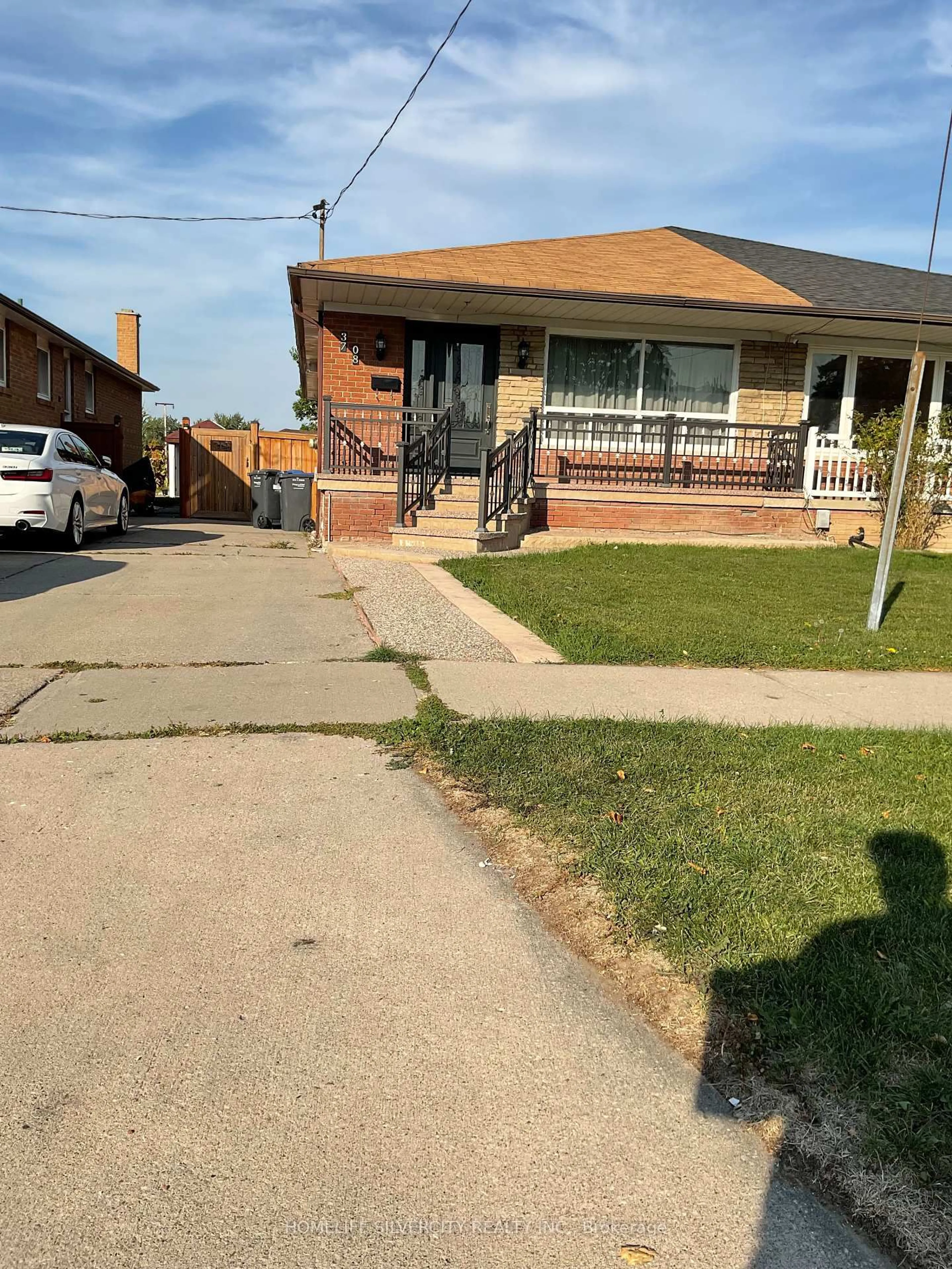 Home with brick exterior material, street for 3708 Woodruff Cres, Mississauga Ontario L4T 1T9