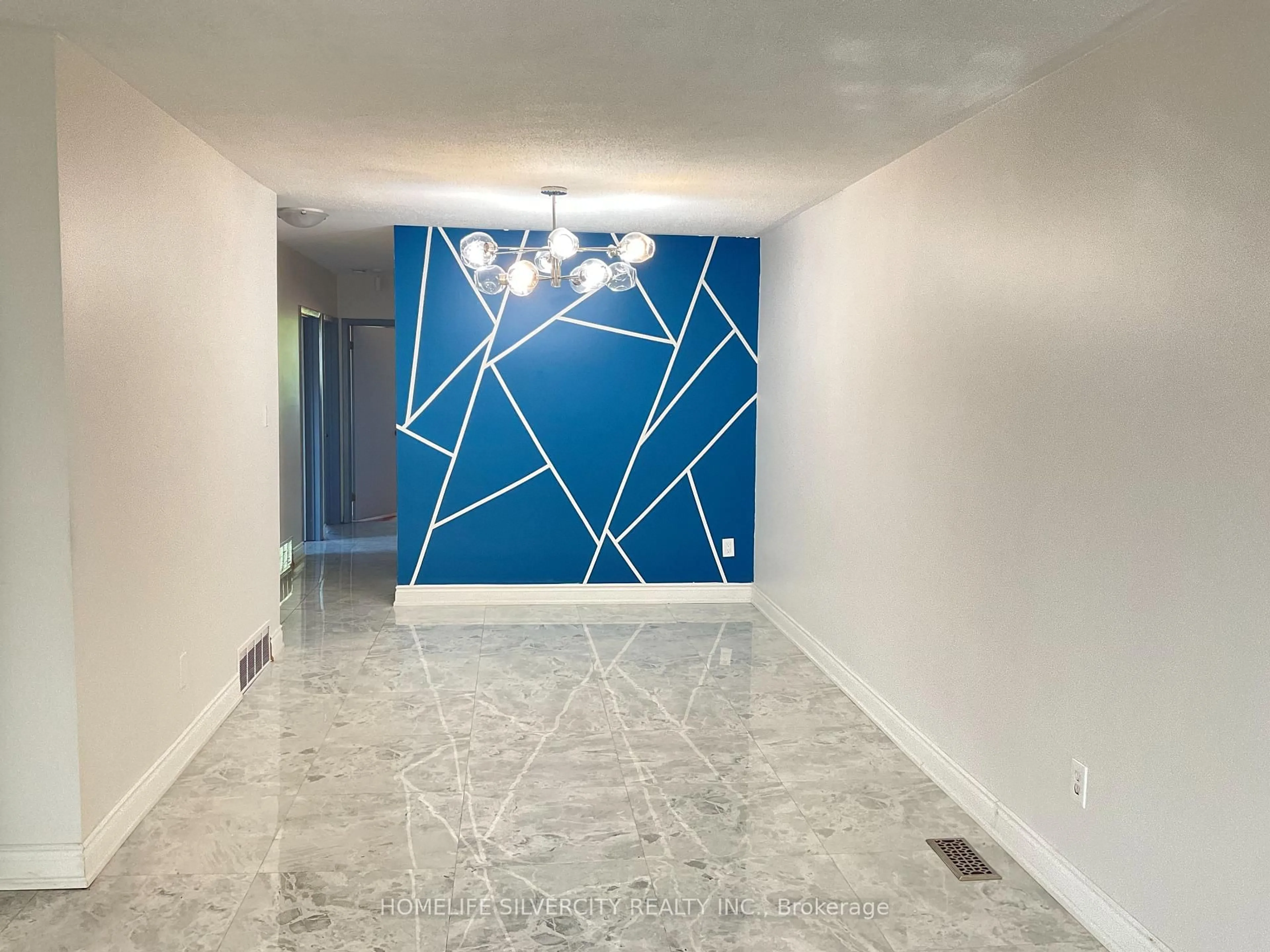 Indoor foyer for 3708 Woodruff Cres, Mississauga Ontario L4T 1T9