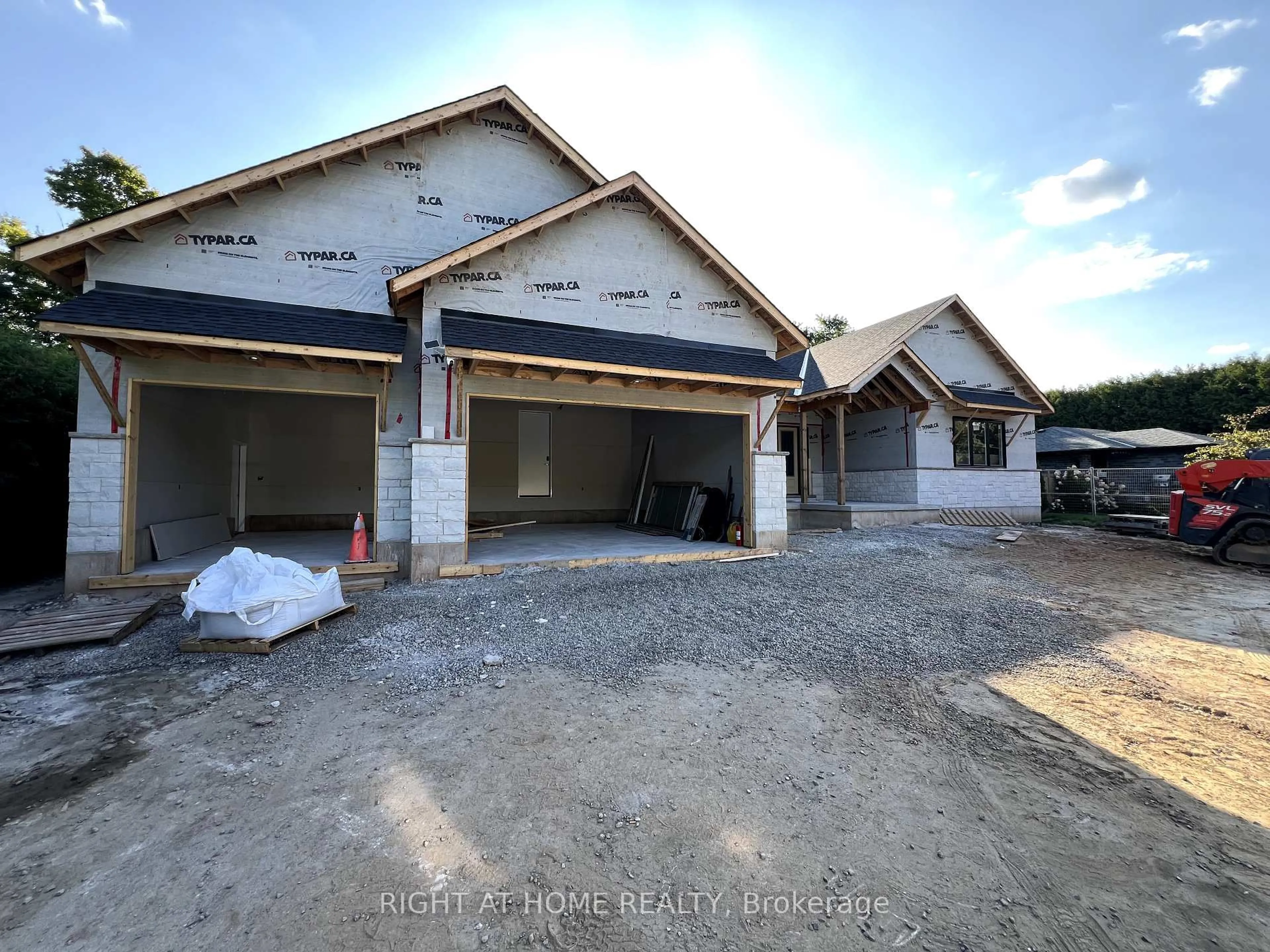 Indoor garage for 9 Maple Grove Rd, Caledon Ontario L7K 0Z2
