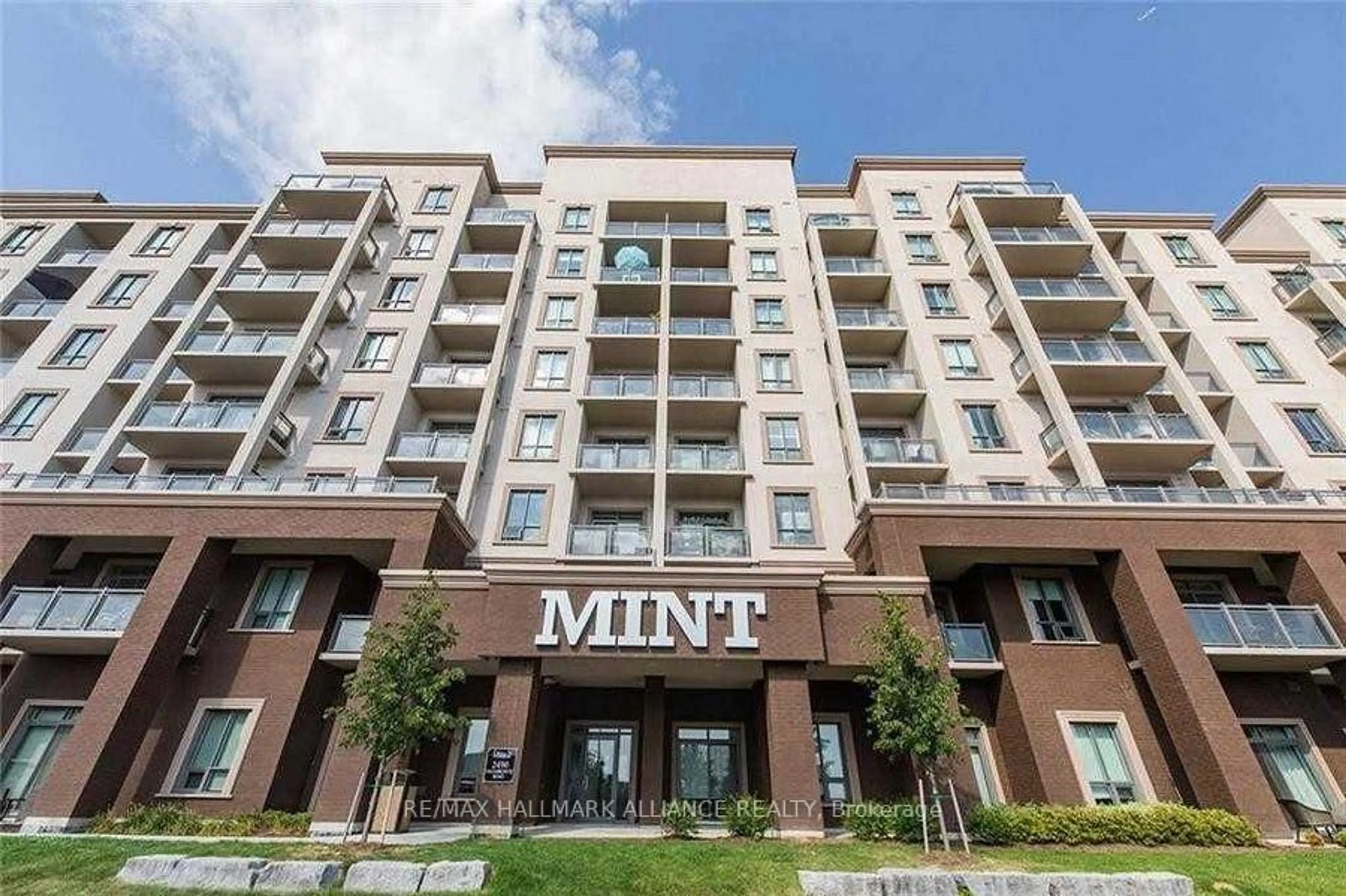 Home with vinyl exterior material, mountain view for 2490 Old Bronte Rd #221, Oakville Ontario L6M 0Y5