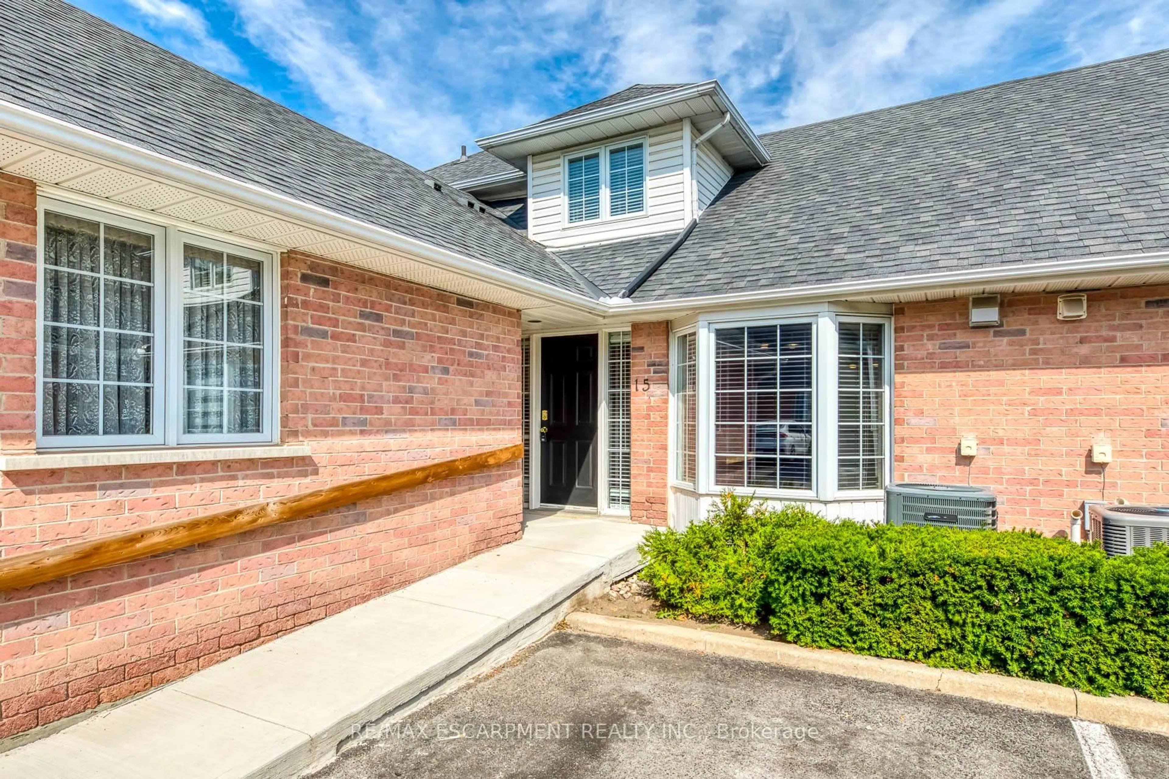 Home with brick exterior material, street for 2435 Woodward Ave #15, Burlington Ontario L7R 1V2