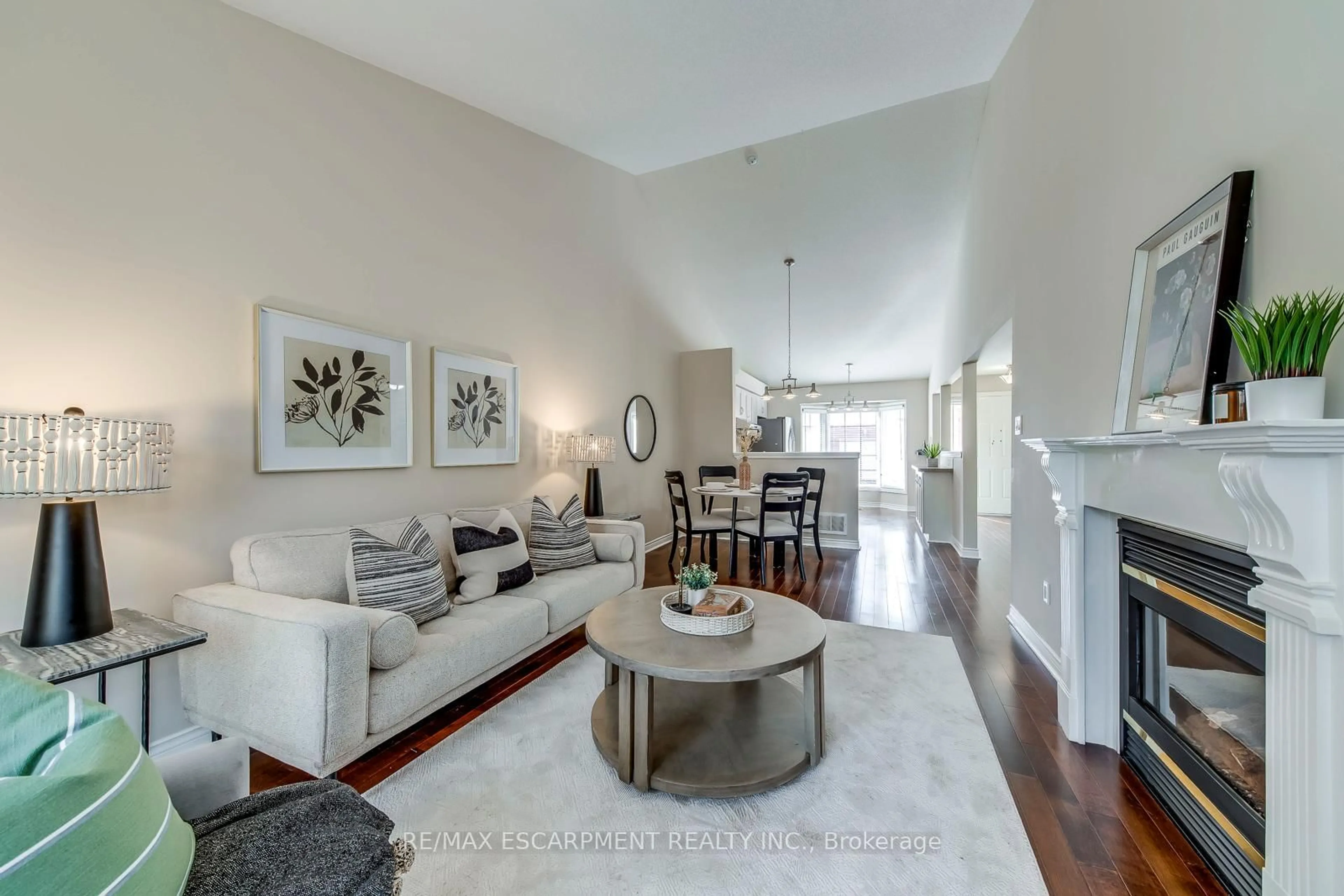 Living room with furniture, unknown for 2435 Woodward Ave #15, Burlington Ontario L7R 1V2
