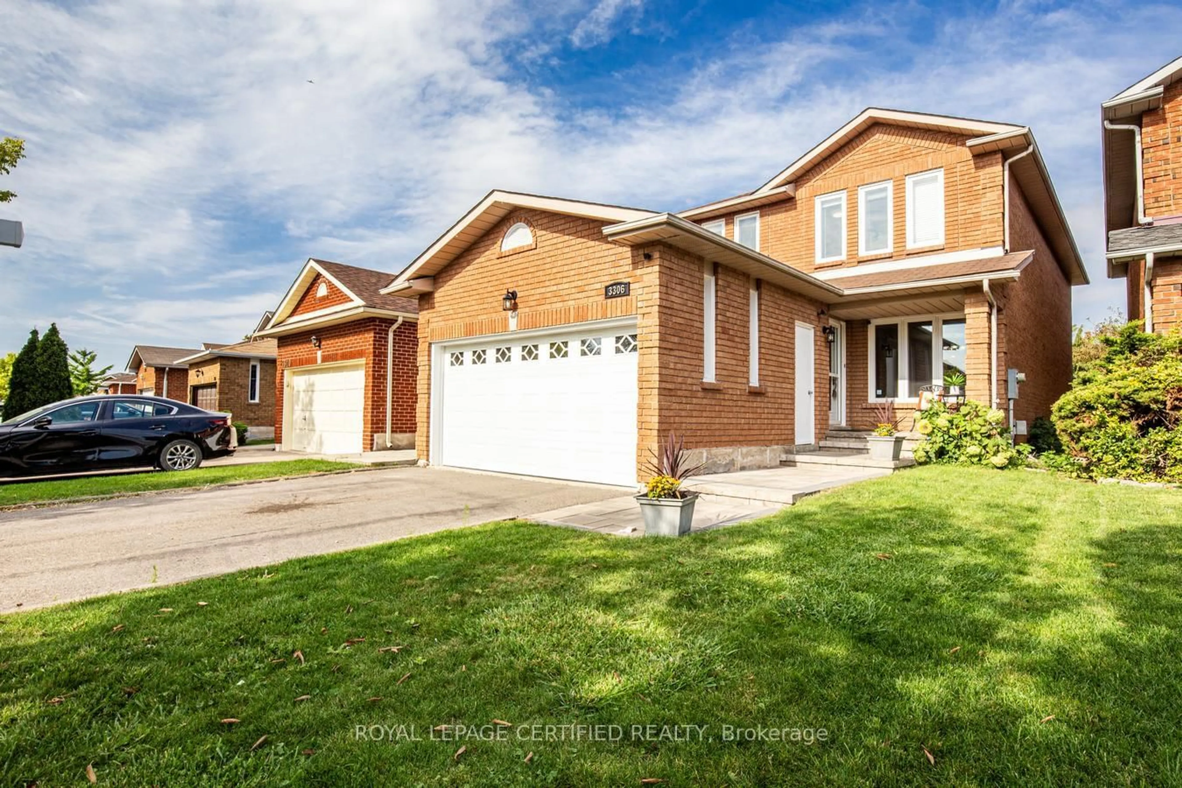 Home with brick exterior material, street for 3306 Columbine Cres, Mississauga Ontario L5N 6A8