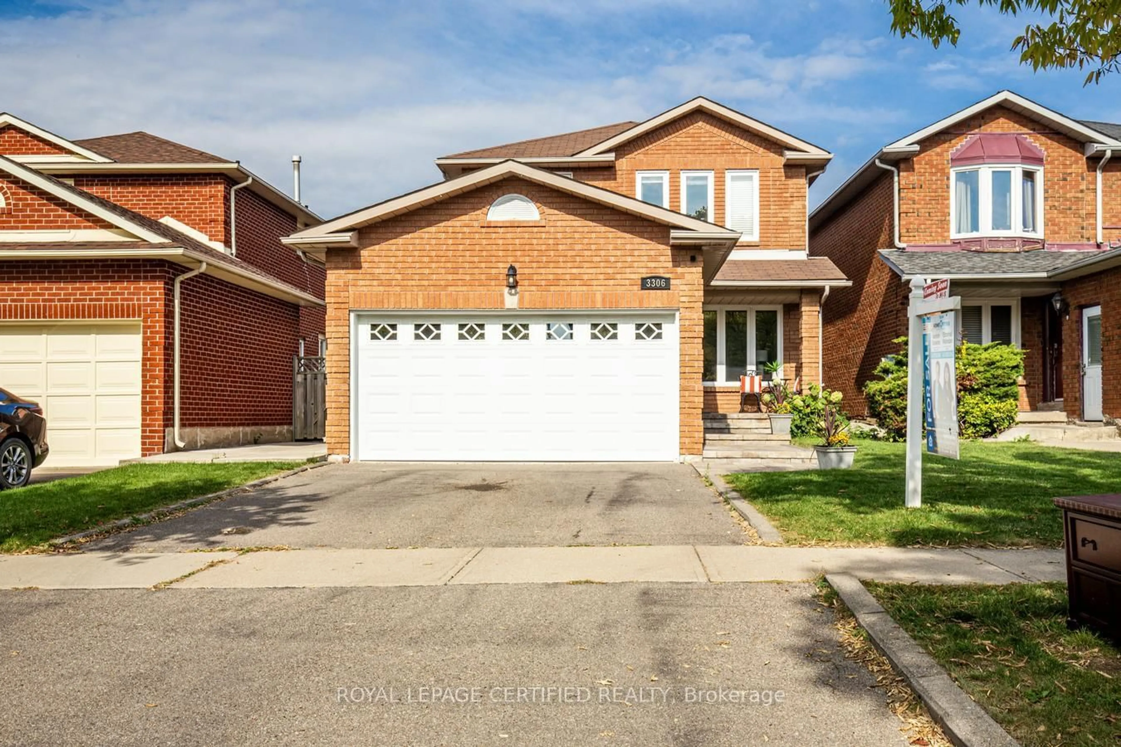 Home with brick exterior material, street for 3306 Columbine Cres, Mississauga Ontario L5N 6A8