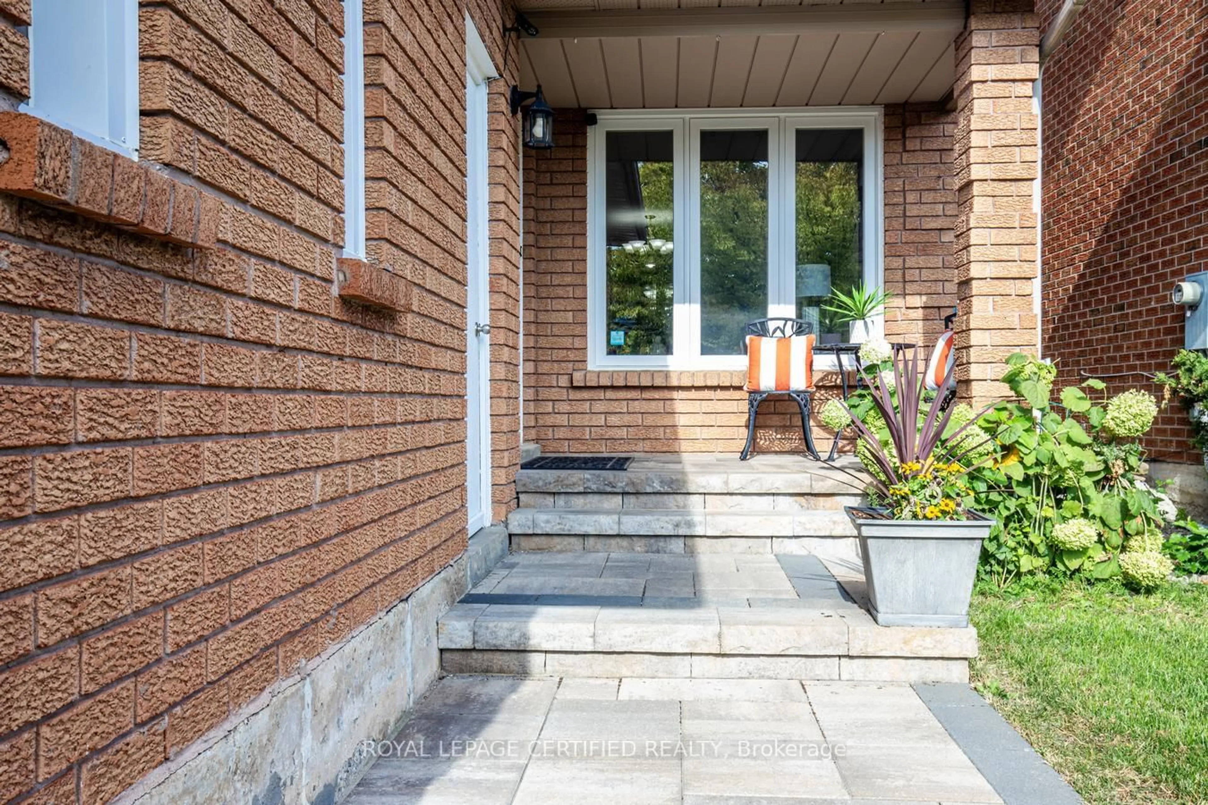Home with brick exterior material, street for 3306 Columbine Cres, Mississauga Ontario L5N 6A8