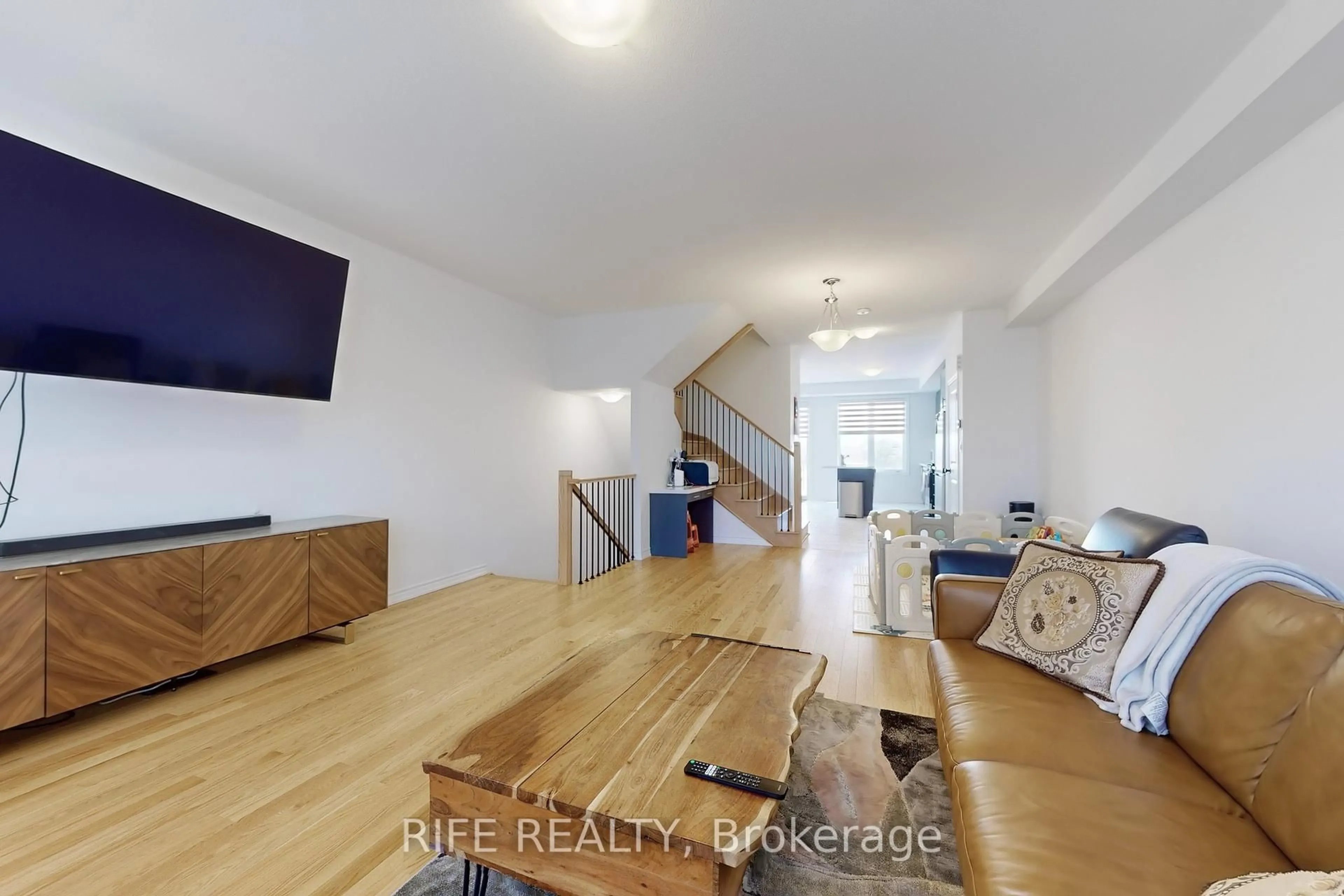 A pic of a room for 9 Bretlon St, Brampton Ontario L6P 4N8