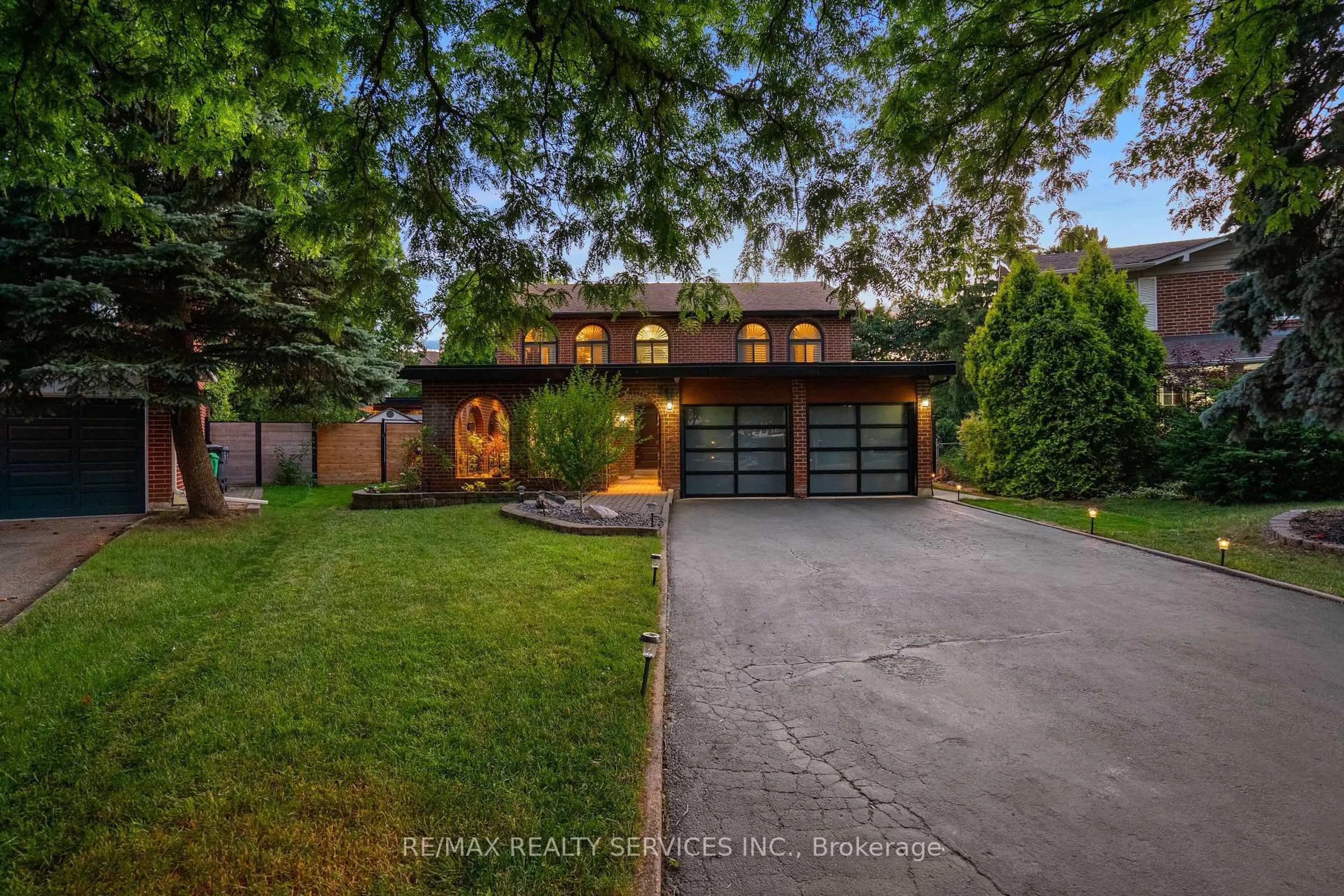 Home with brick exterior material, street for 24 Marlow Pl, Brampton Ontario L6S 2X3