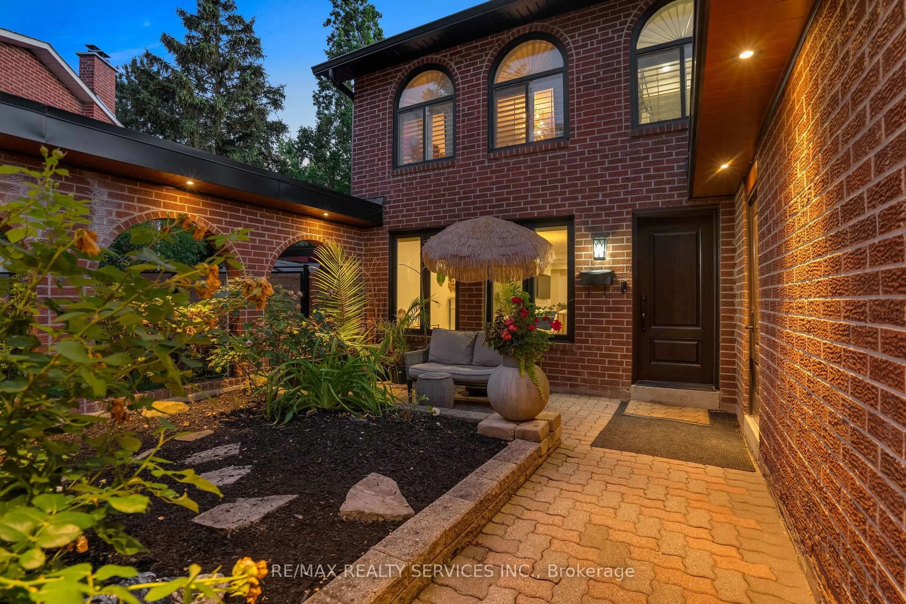 Home with brick exterior material, street for 24 Marlow Pl, Brampton Ontario L6S 2X3