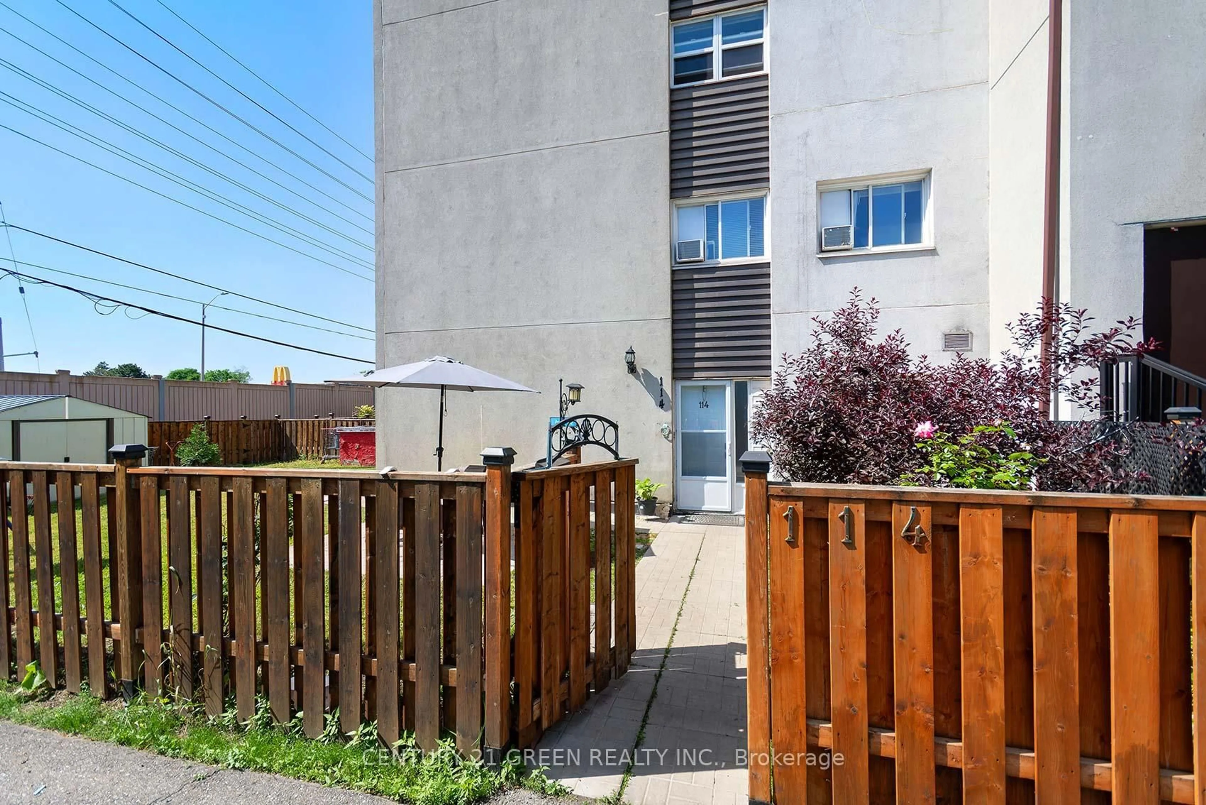 Patio, street for 3040 Constitution Blvd #114, Mississauga Ontario L4Y 3X7