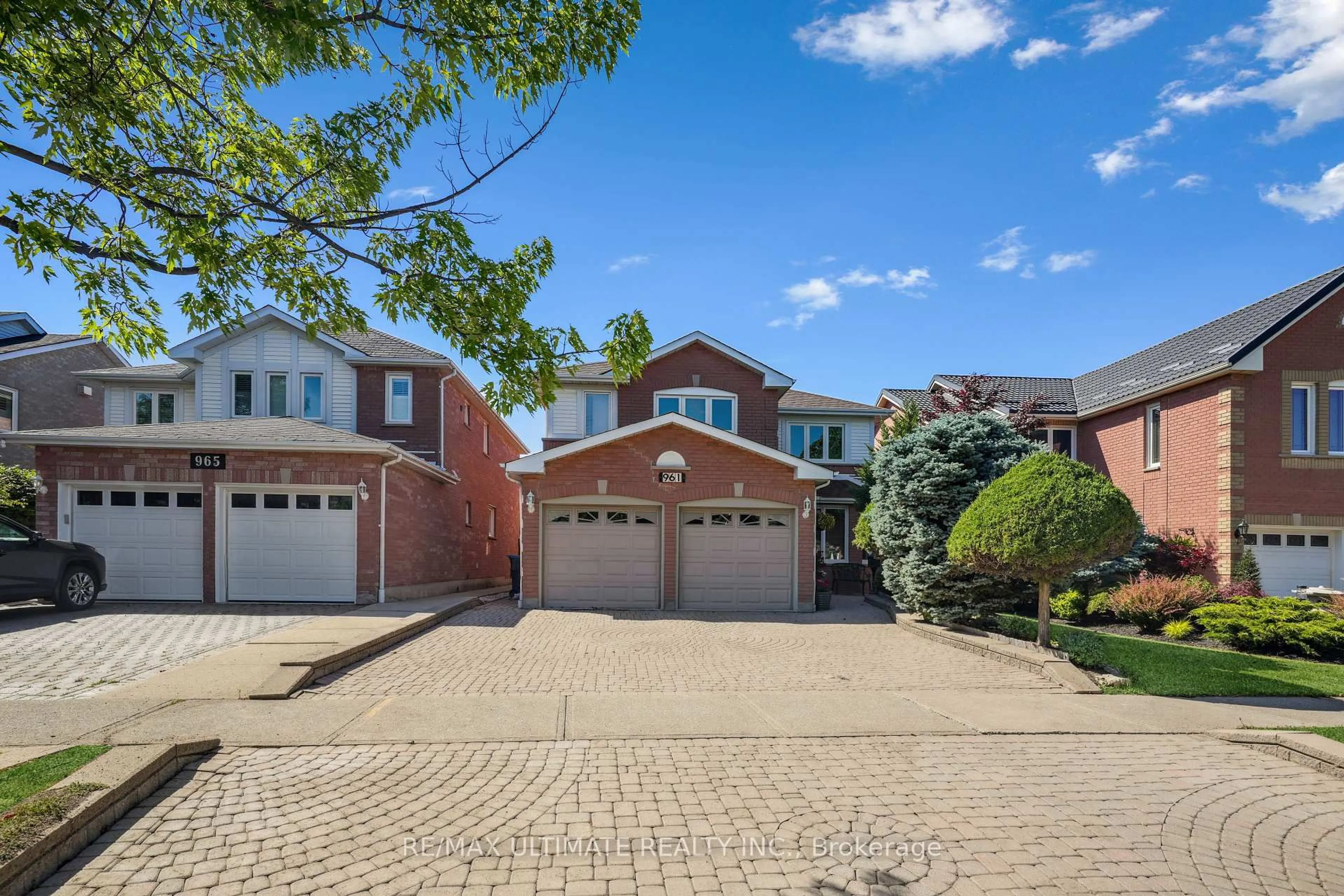 Home with brick exterior material, street for 961 Focal Rd, Mississauga Ontario L5V 1M8