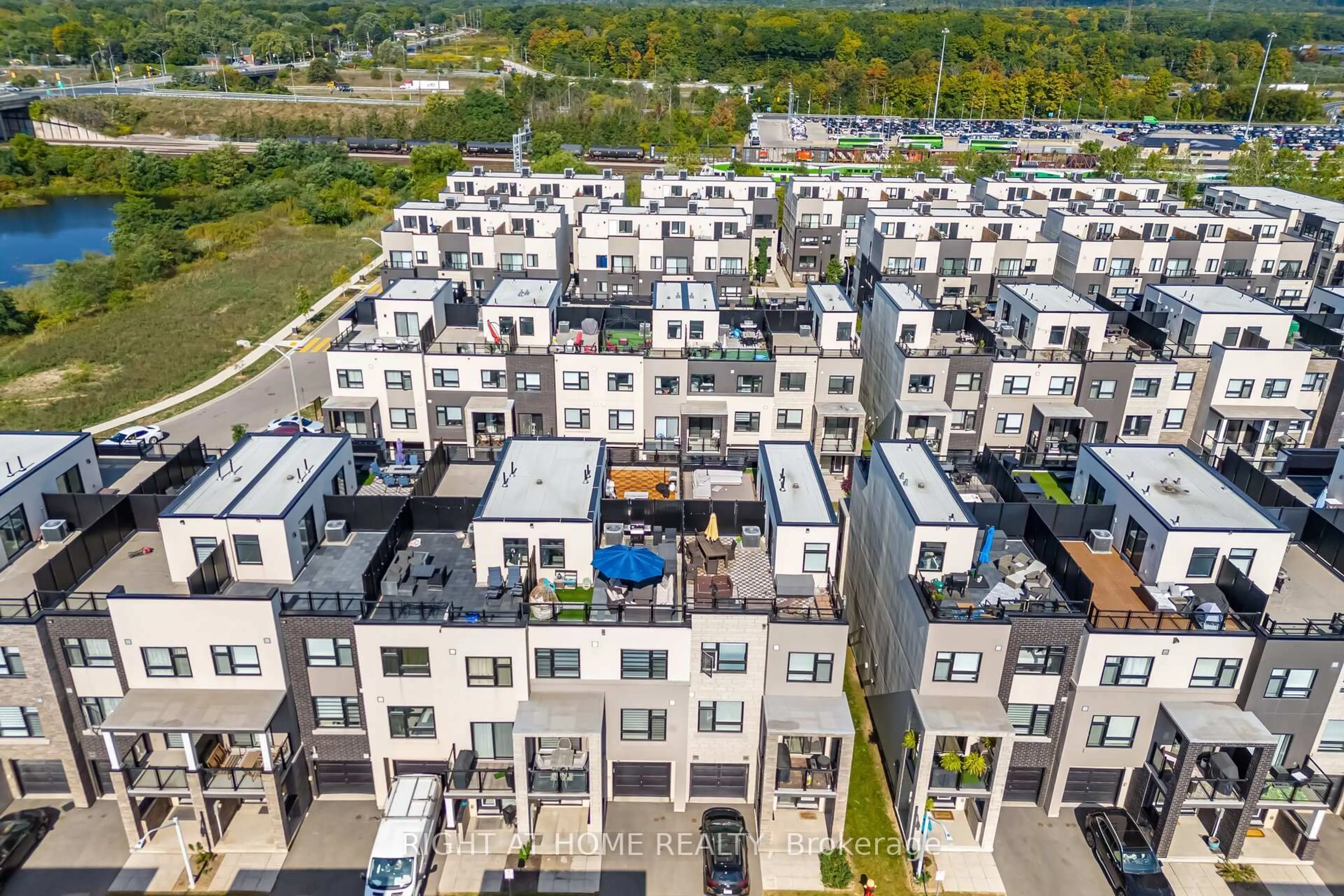 A pic from outside/outdoor area/front of a property/back of a property/a pic from drone, city buildings view from balcony for 1121 Cooke Blvd #52, Burlington Ontario L7T 0C3