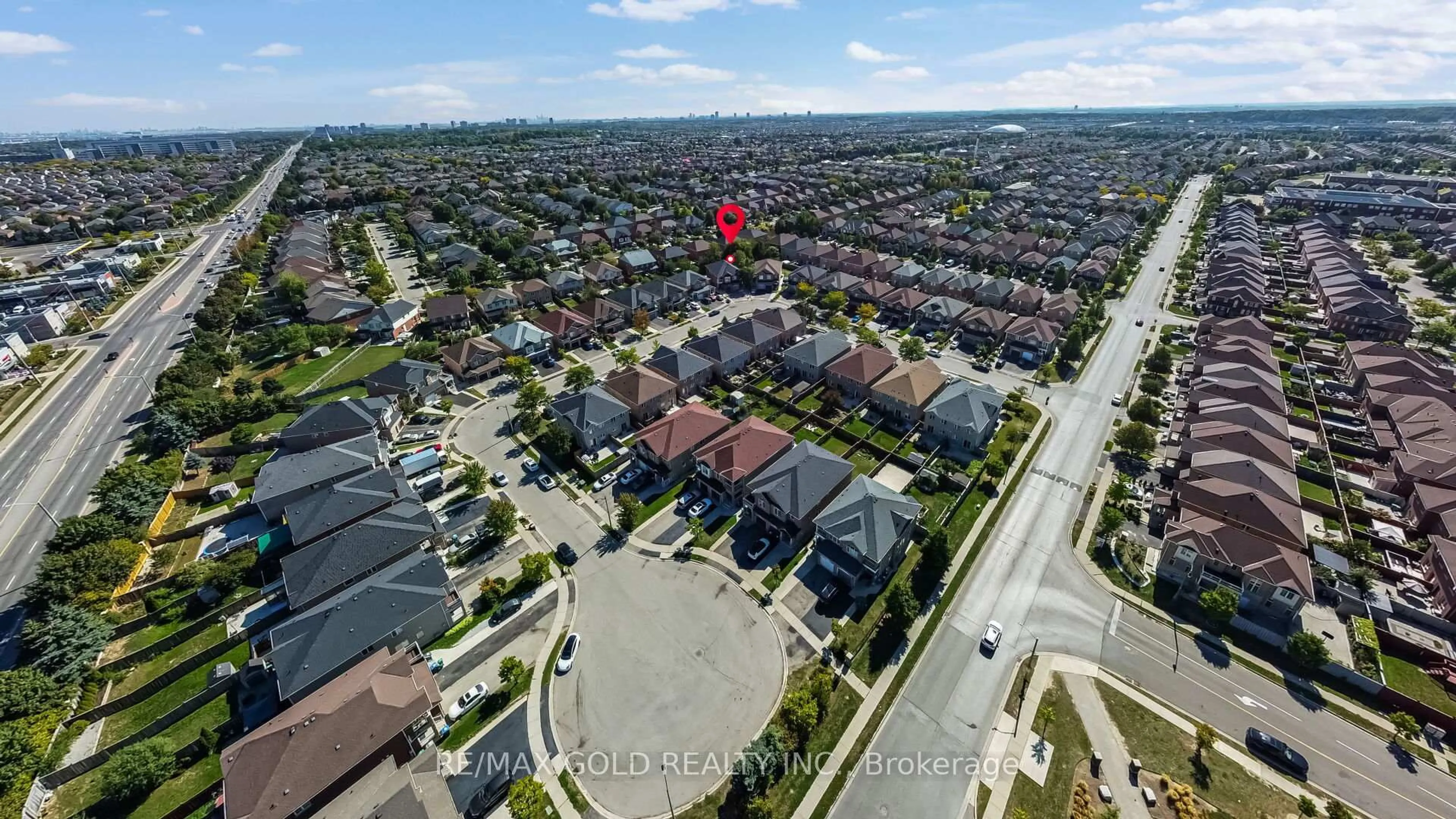 A pic from outside/outdoor area/front of a property/back of a property/a pic from drone, street for 68 Dewridge Crt, Brampton Ontario L6R 3B9