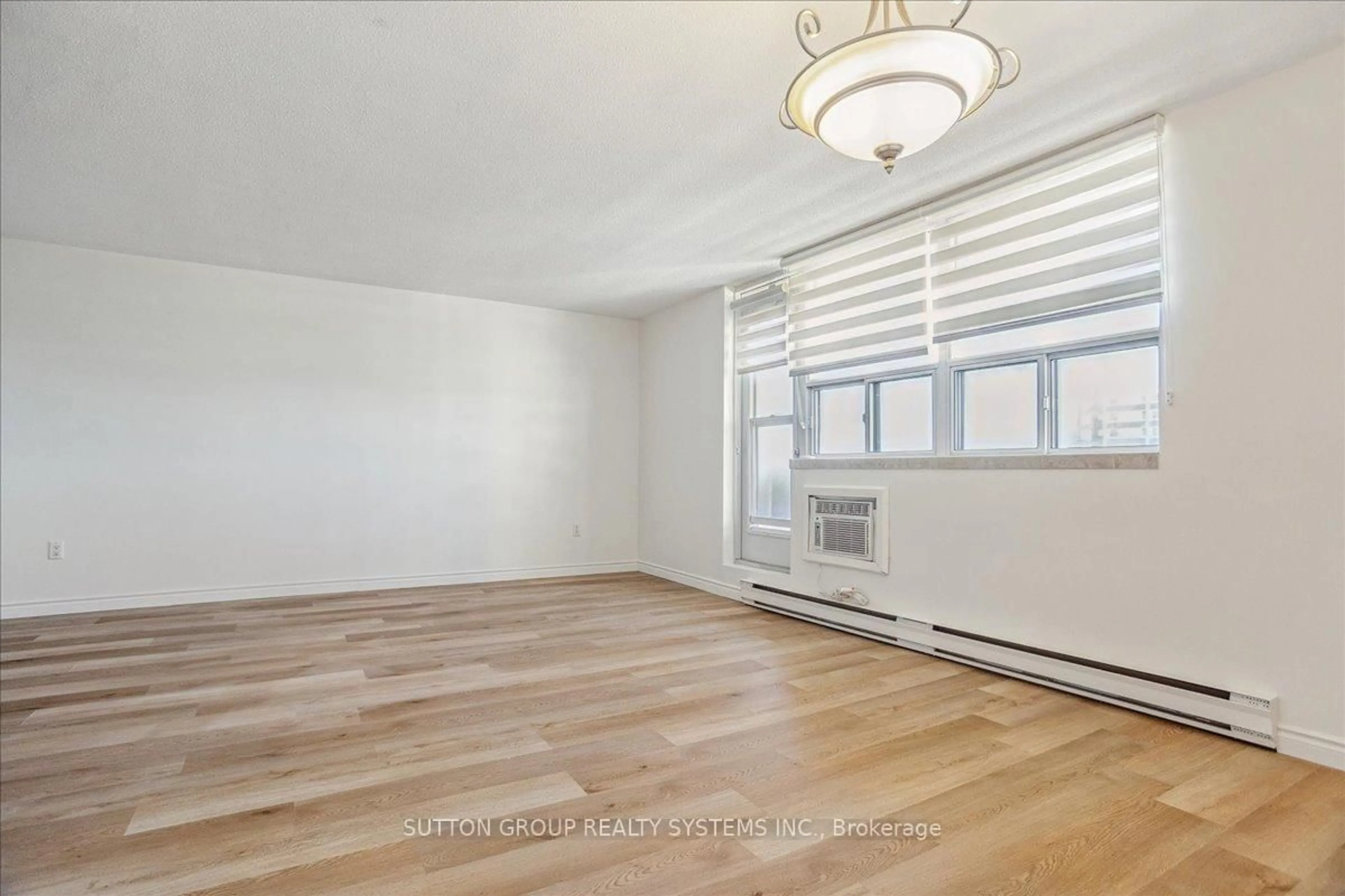 A pic of a room for 700 Dynes Rd #614, Burlington Ontario L7N 3M2