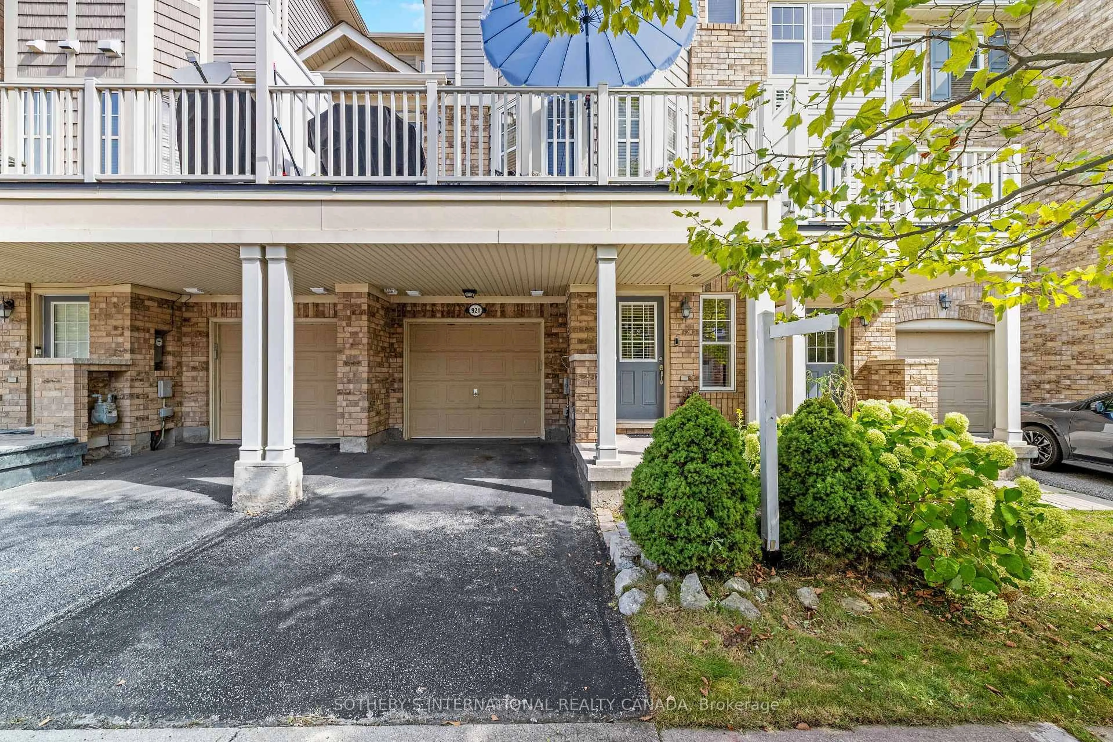 Unknown for 921 Burrows Gate, Milton Ontario L9T 0K7