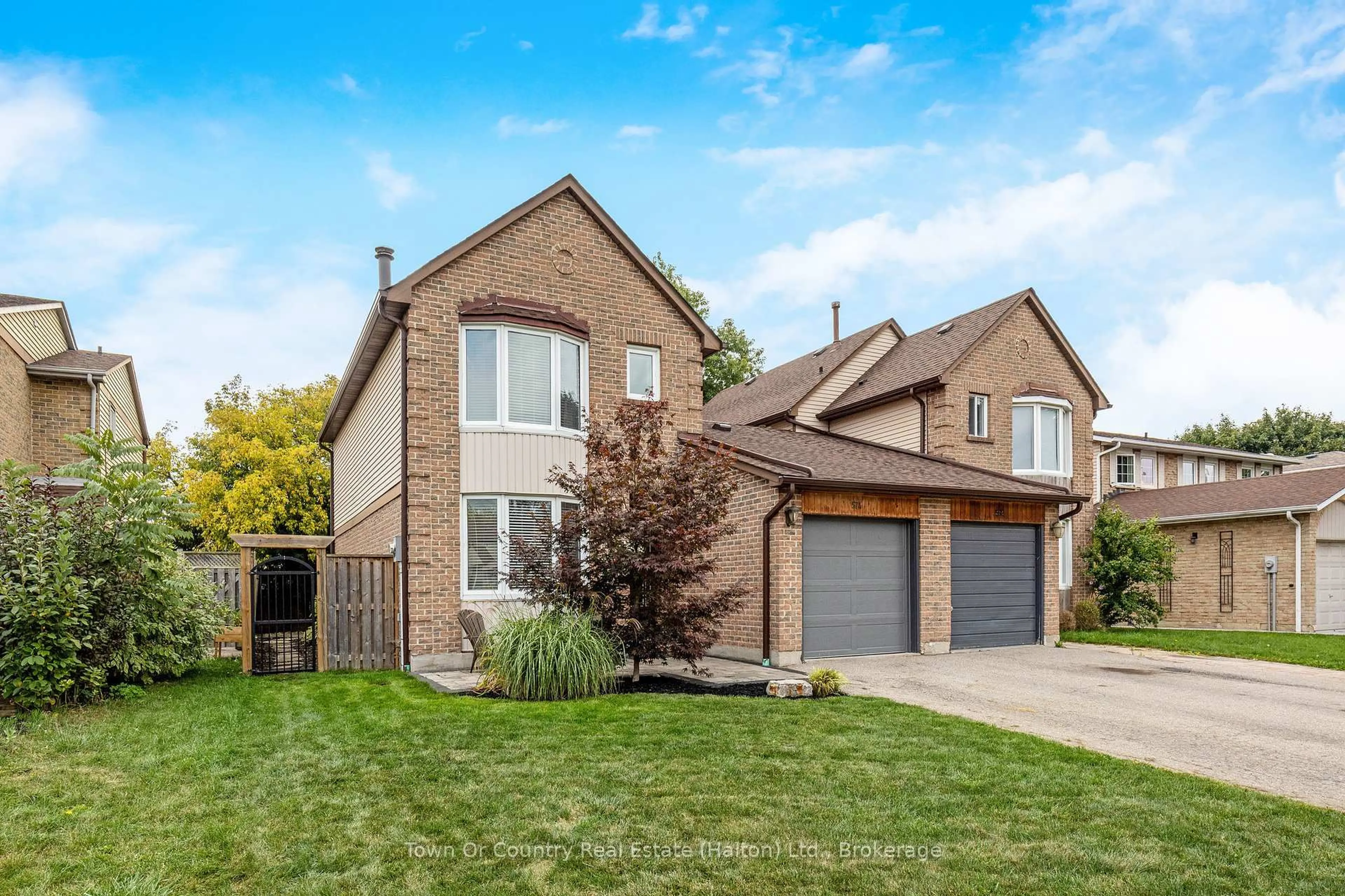 Home with brick exterior material, street for 574 LAURIER Ave, Milton Ontario L9T 4G8