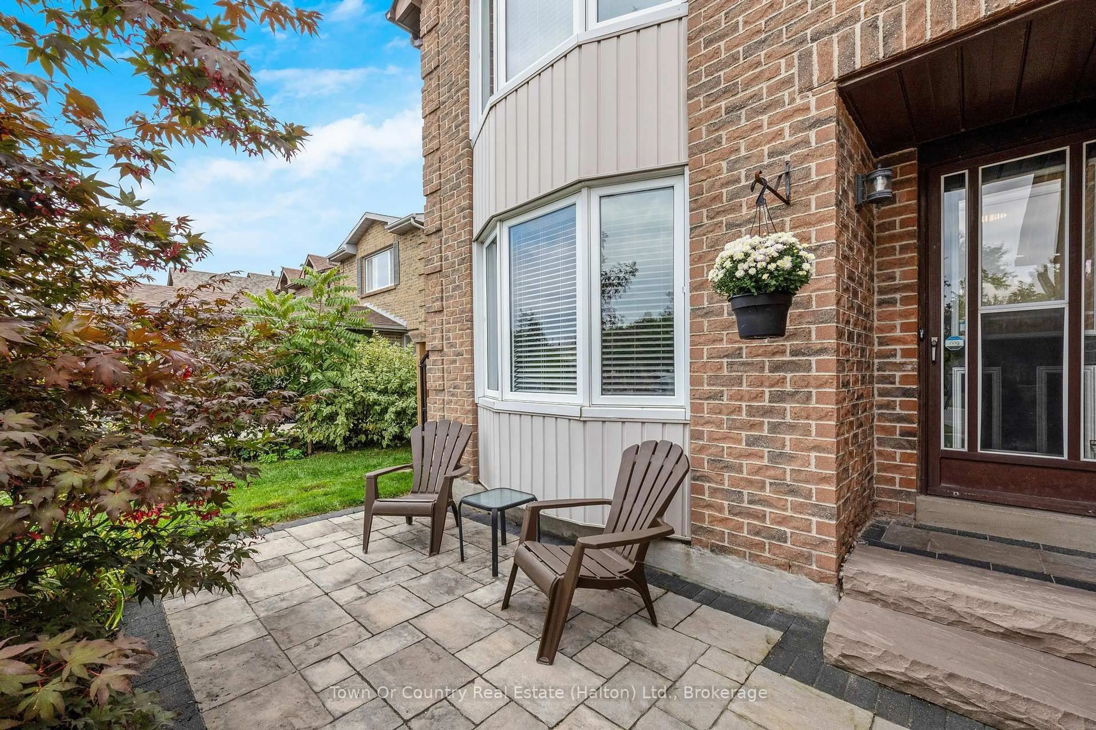 Patio, street for 574 LAURIER Ave, Milton Ontario L9T 4G8