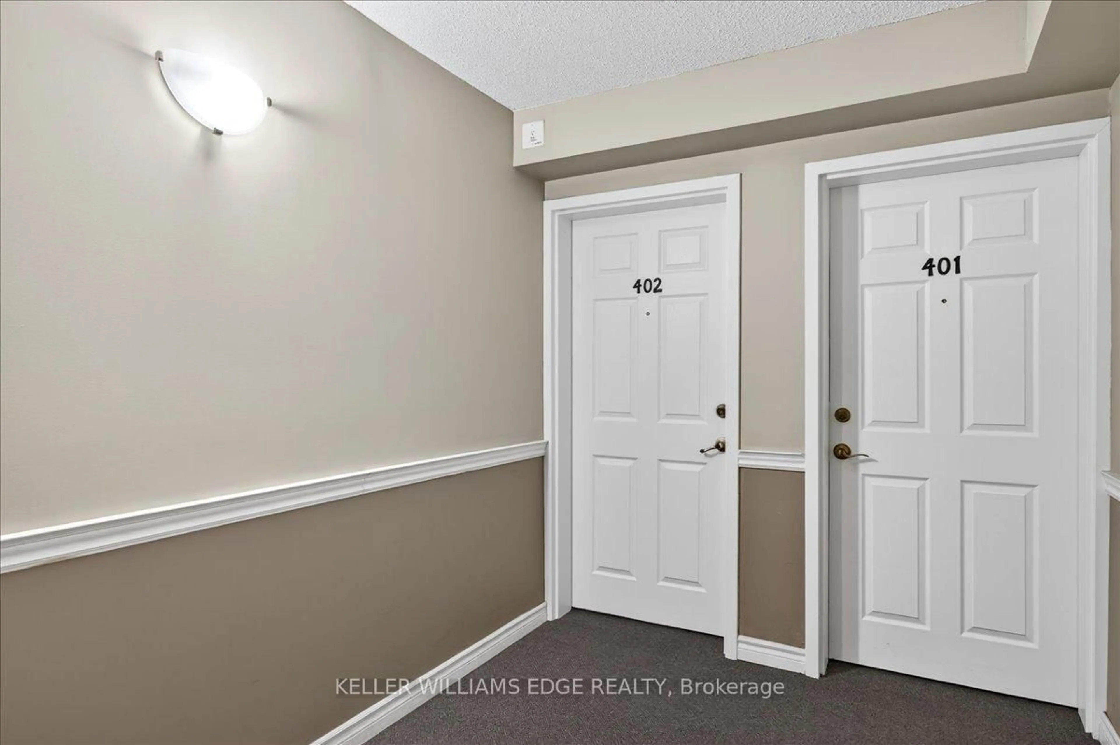 Indoor entryway for 2055 Appleby Line #402, Burlington Ontario L7L 7H1