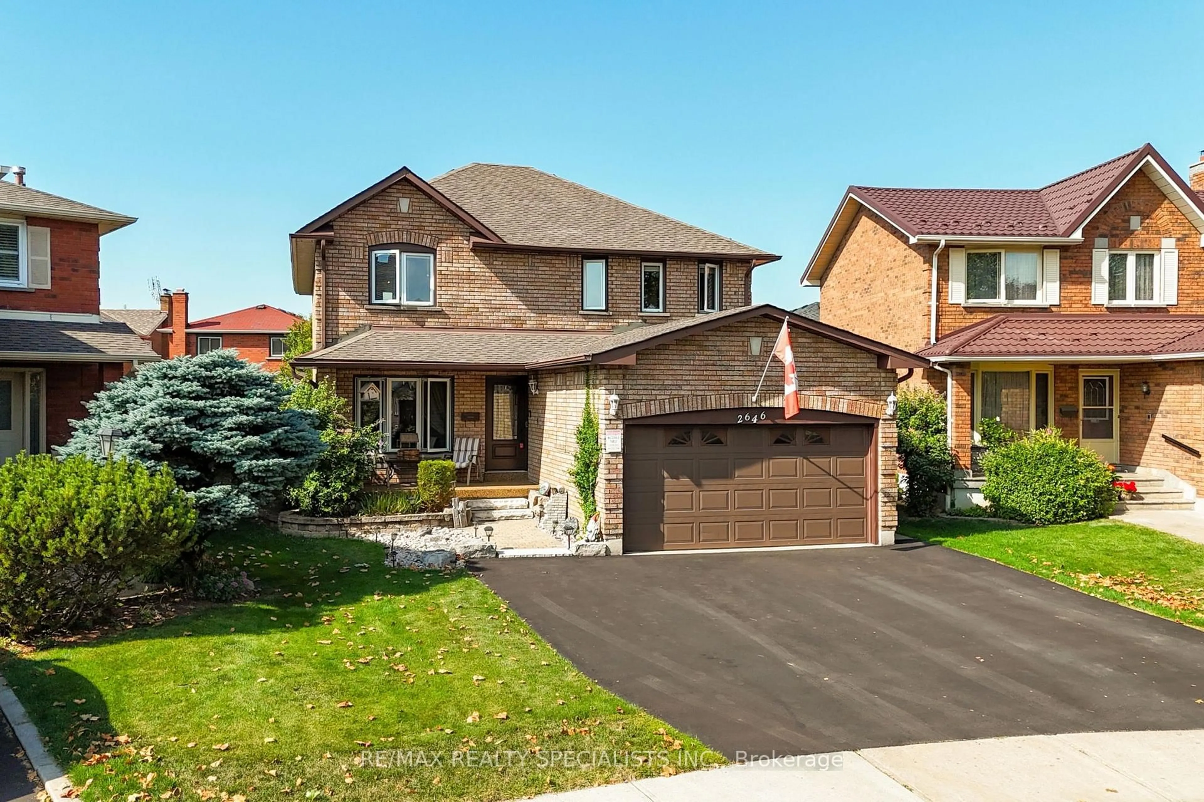 Home with brick exterior material, street for 2646 Innisfil Rd, Mississauga Ontario L5M 4H8