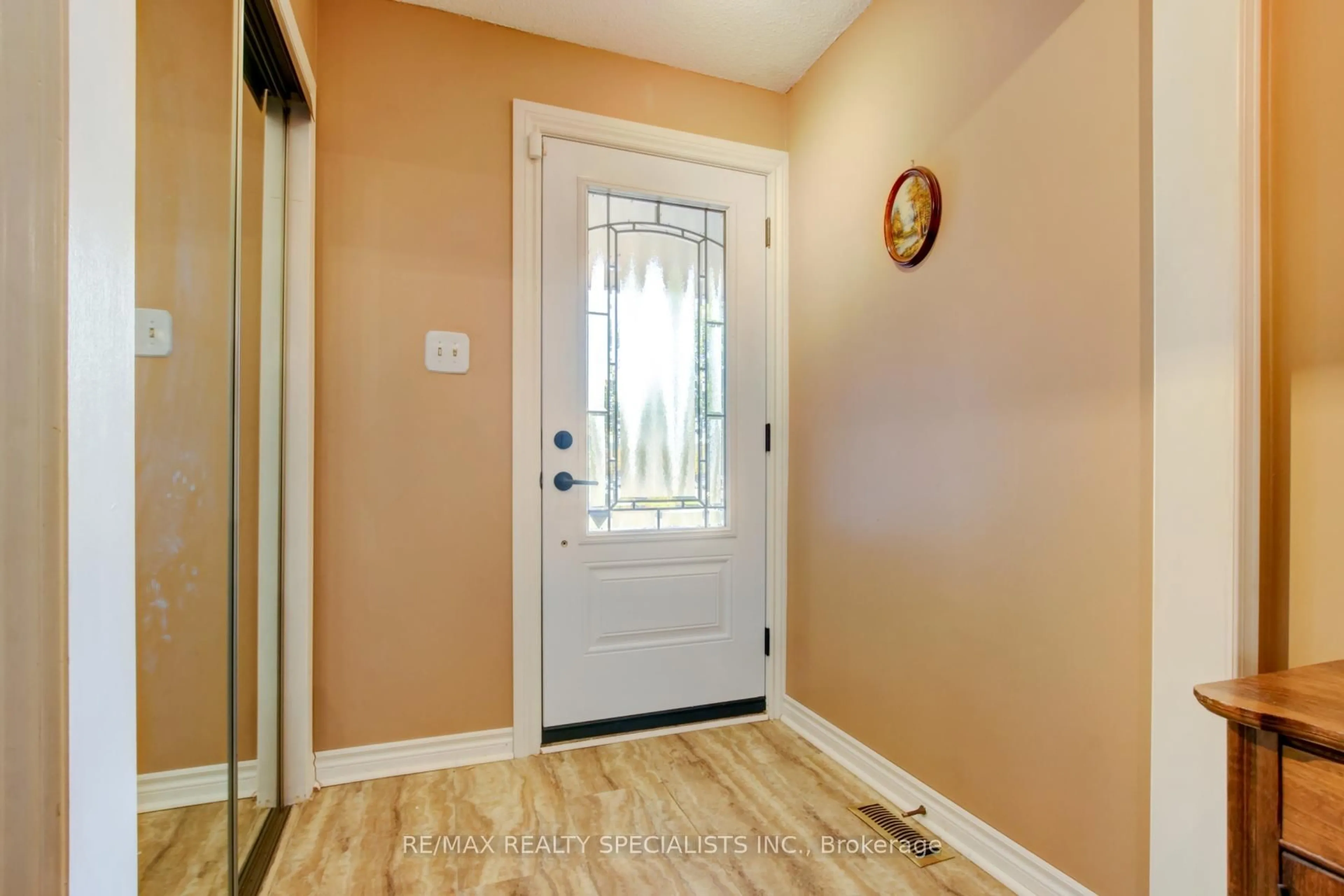Indoor entryway for 2646 Innisfil Rd, Mississauga Ontario L5M 4H8