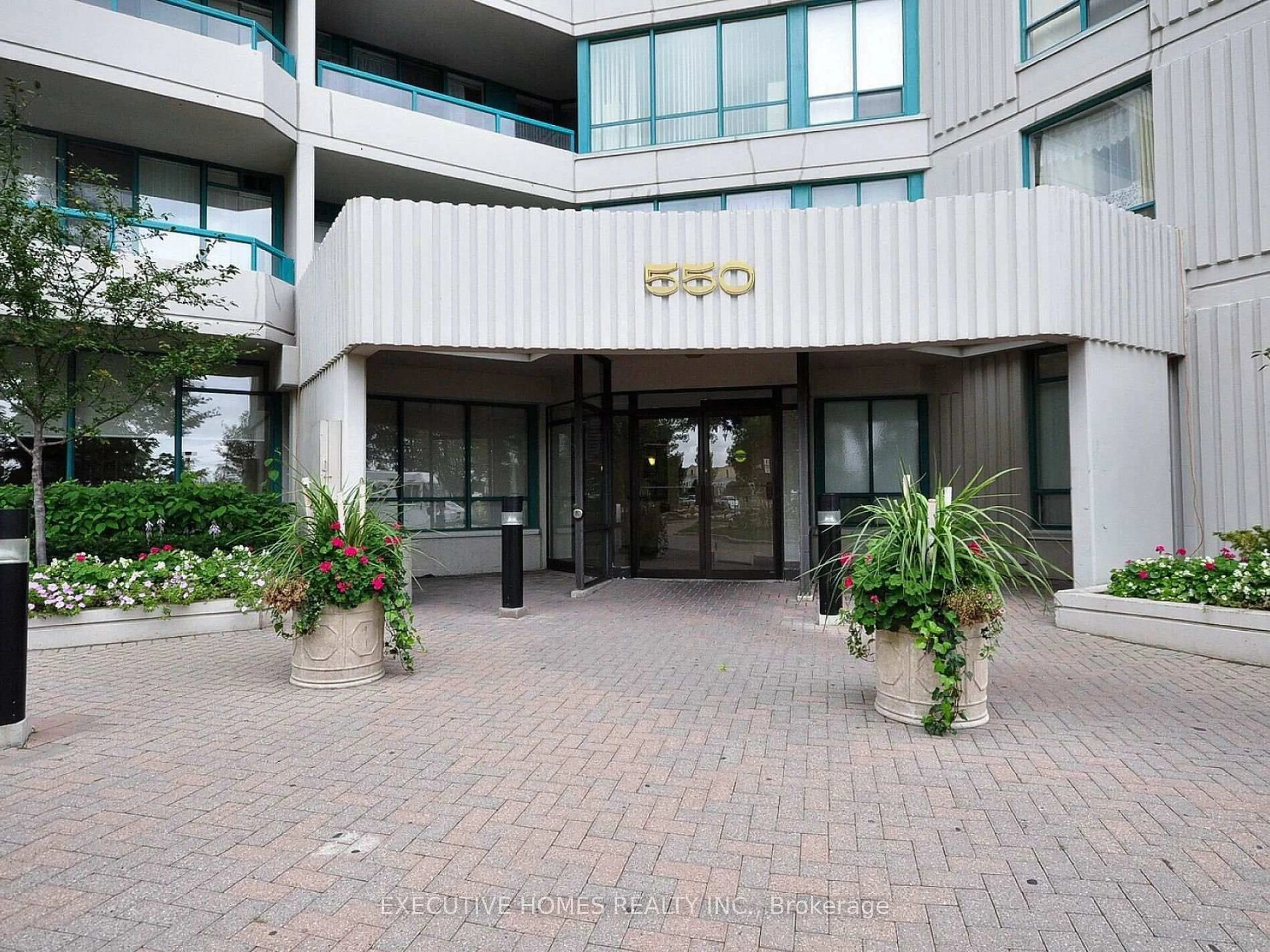 Indoor foyer for 550 Webb Dr #2702, Mississauga Ontario L5B 3Y4