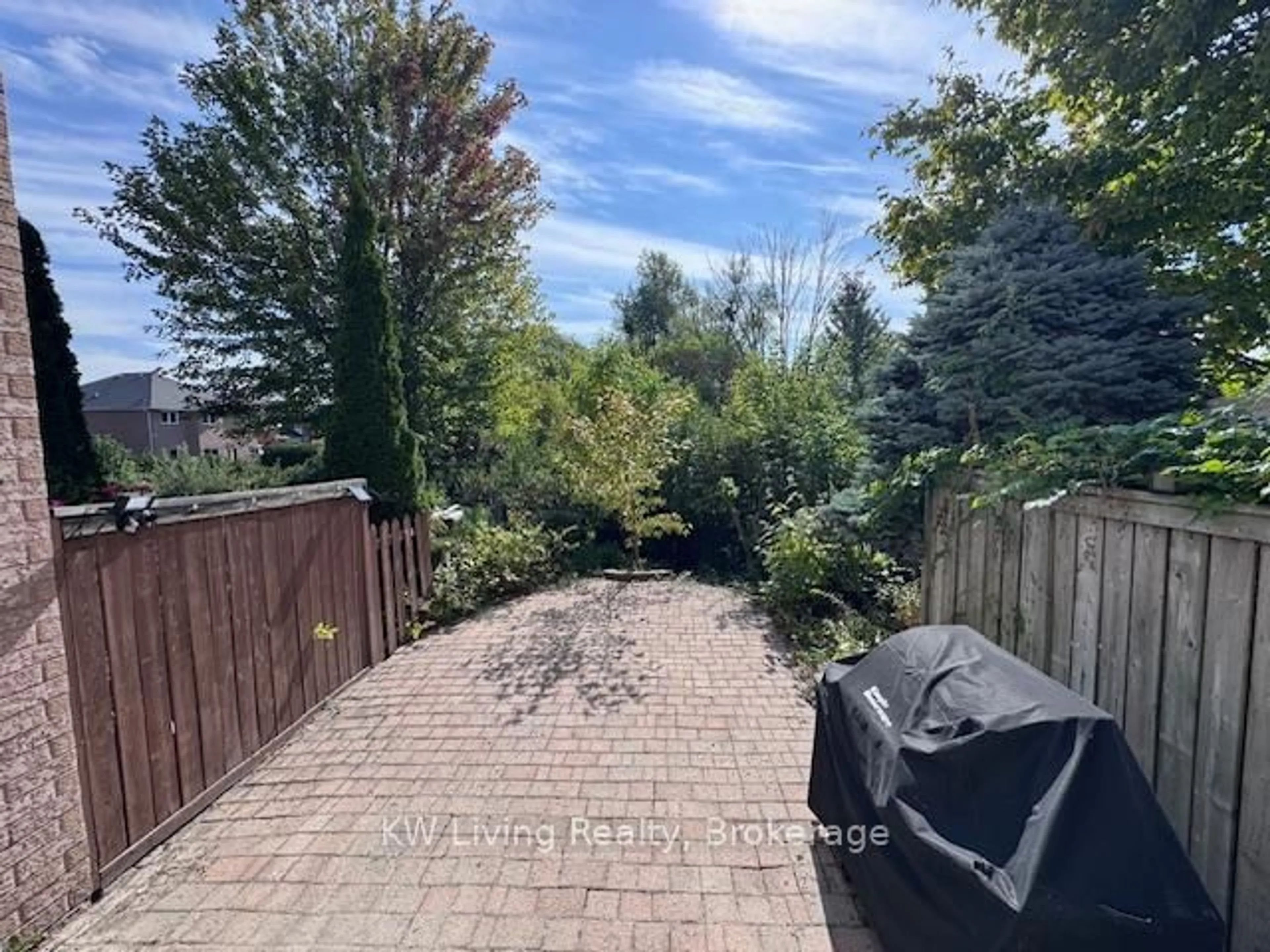 A pic from outside/outdoor area/front of a property/back of a property/a pic from drone, forest/trees view for 5420 Fallingbrook Dr #56, Mississauga Ontario L5V 2H6