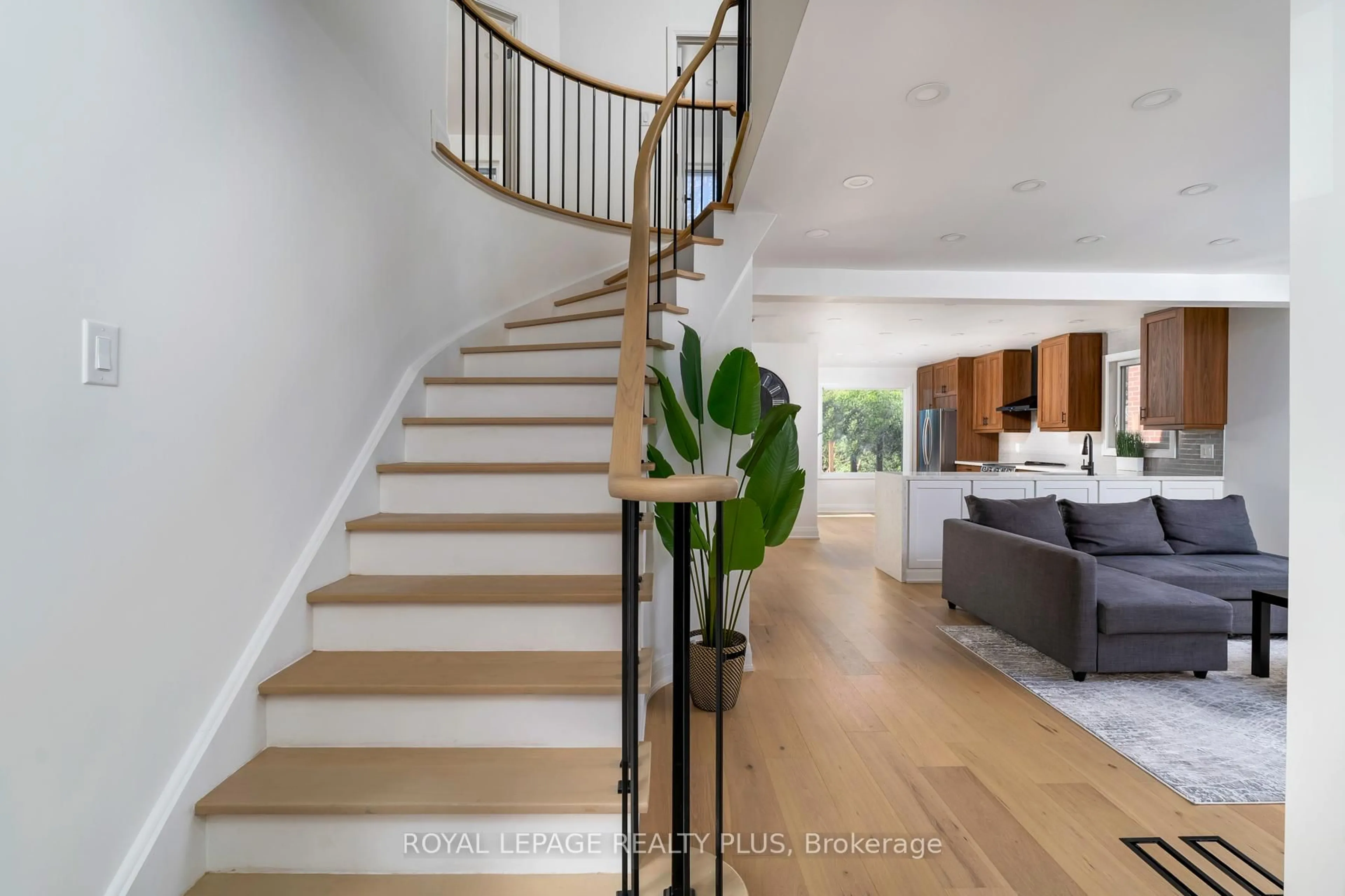 Unknown for 1079 Hedge Dr, Mississauga Ontario L4Y 1G3