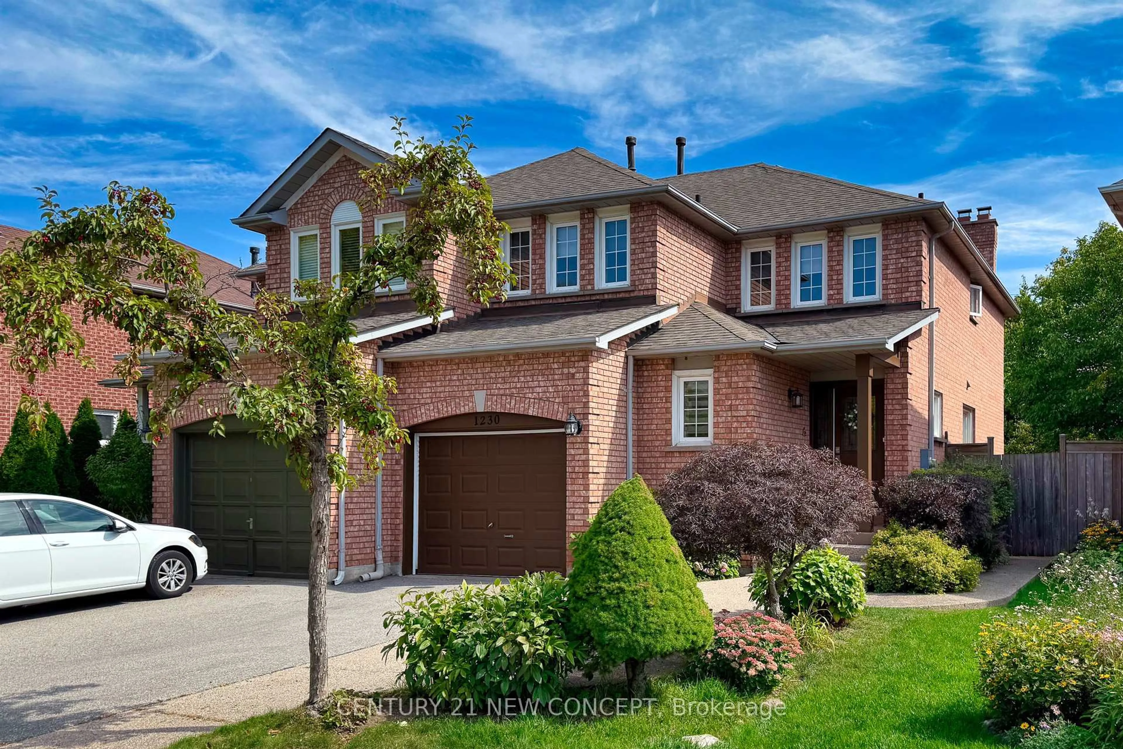 Home with brick exterior material, street for 1230 Old Oak Dr, Oakville Ontario L6M 3K6