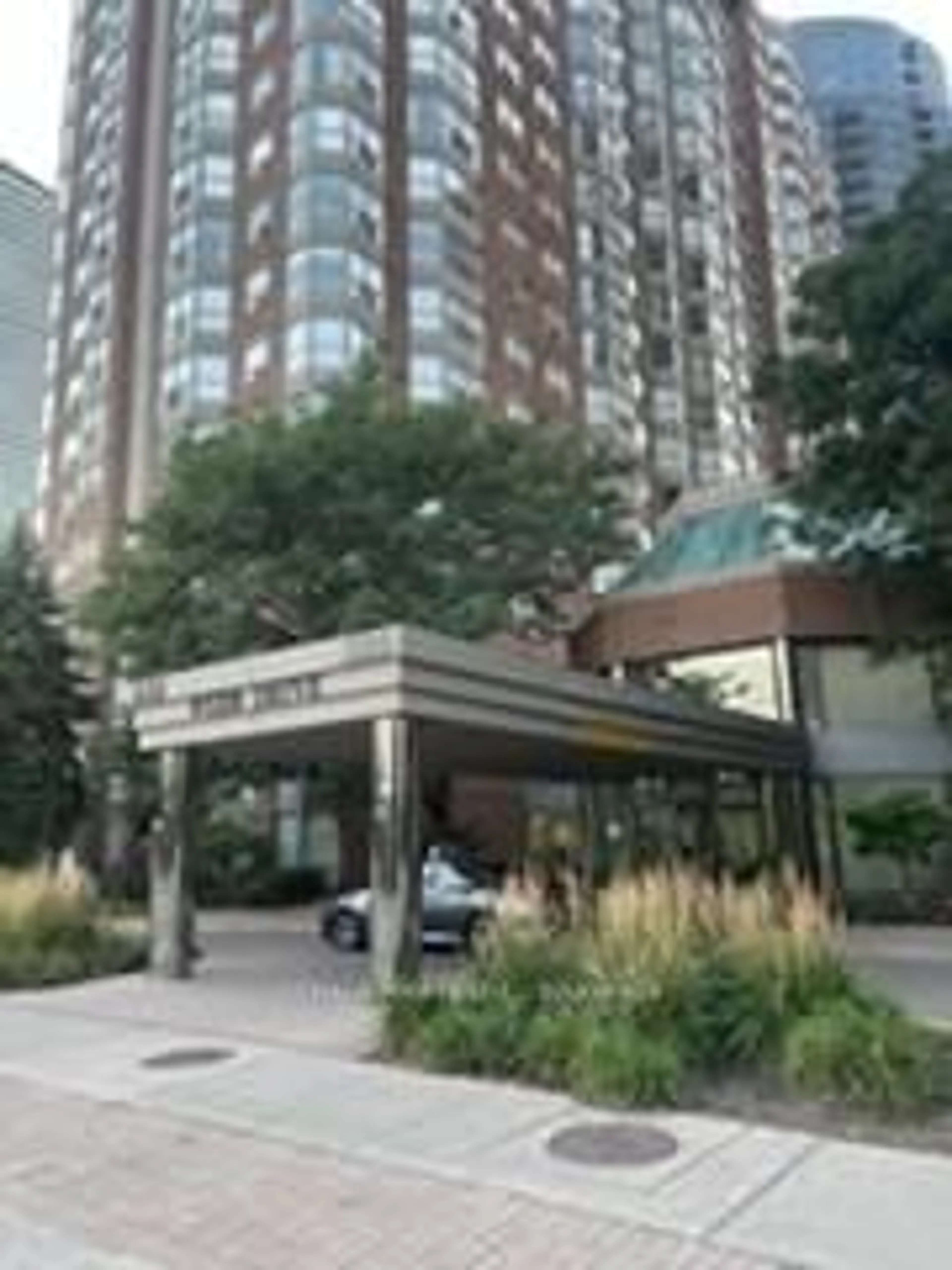 Indoor foyer for 335 Webb Dr ##411, Mississauga Ontario L5B 4A1