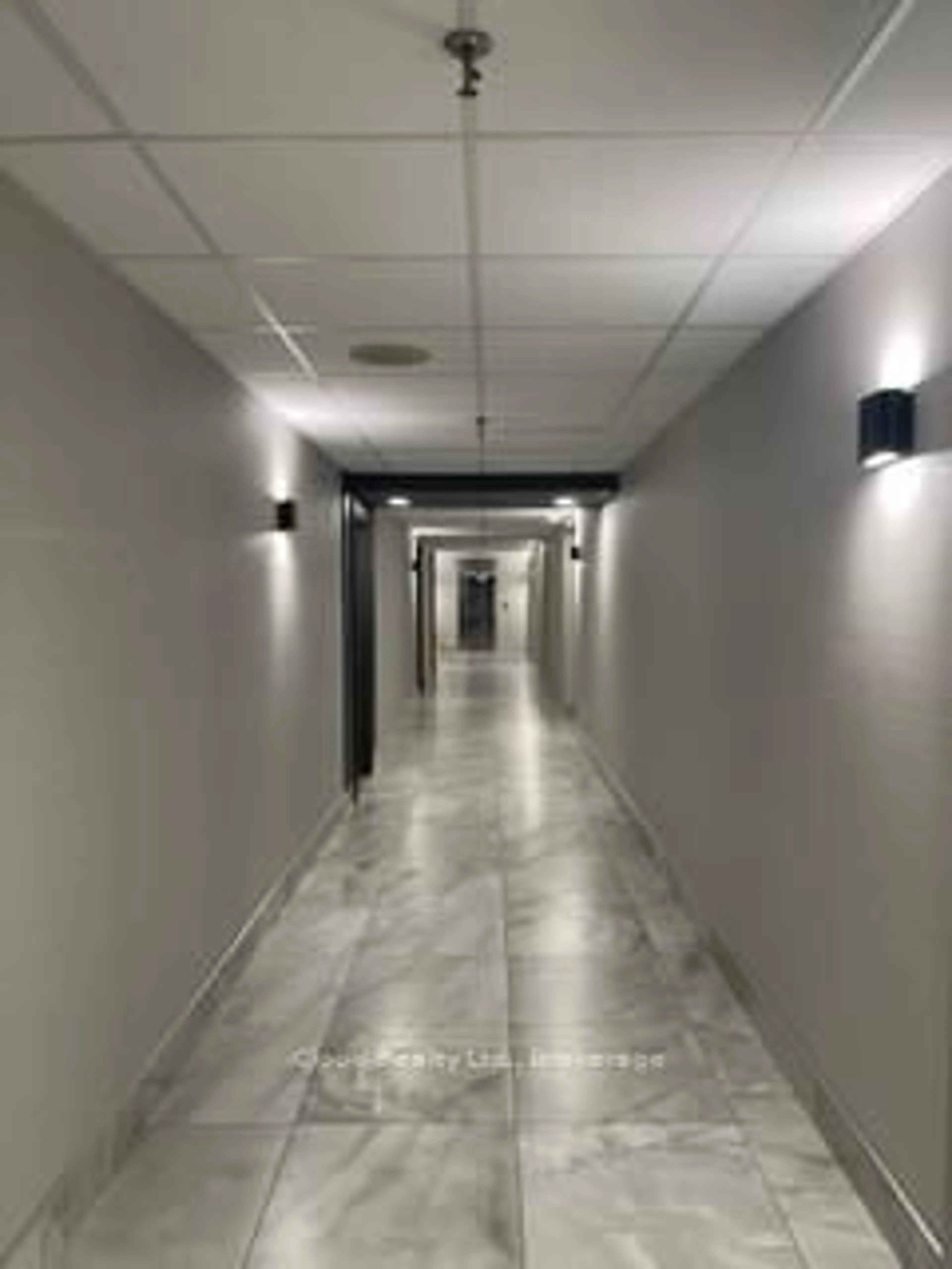Indoor foyer for 335 Webb Dr ##411, Mississauga Ontario L5B 4A1