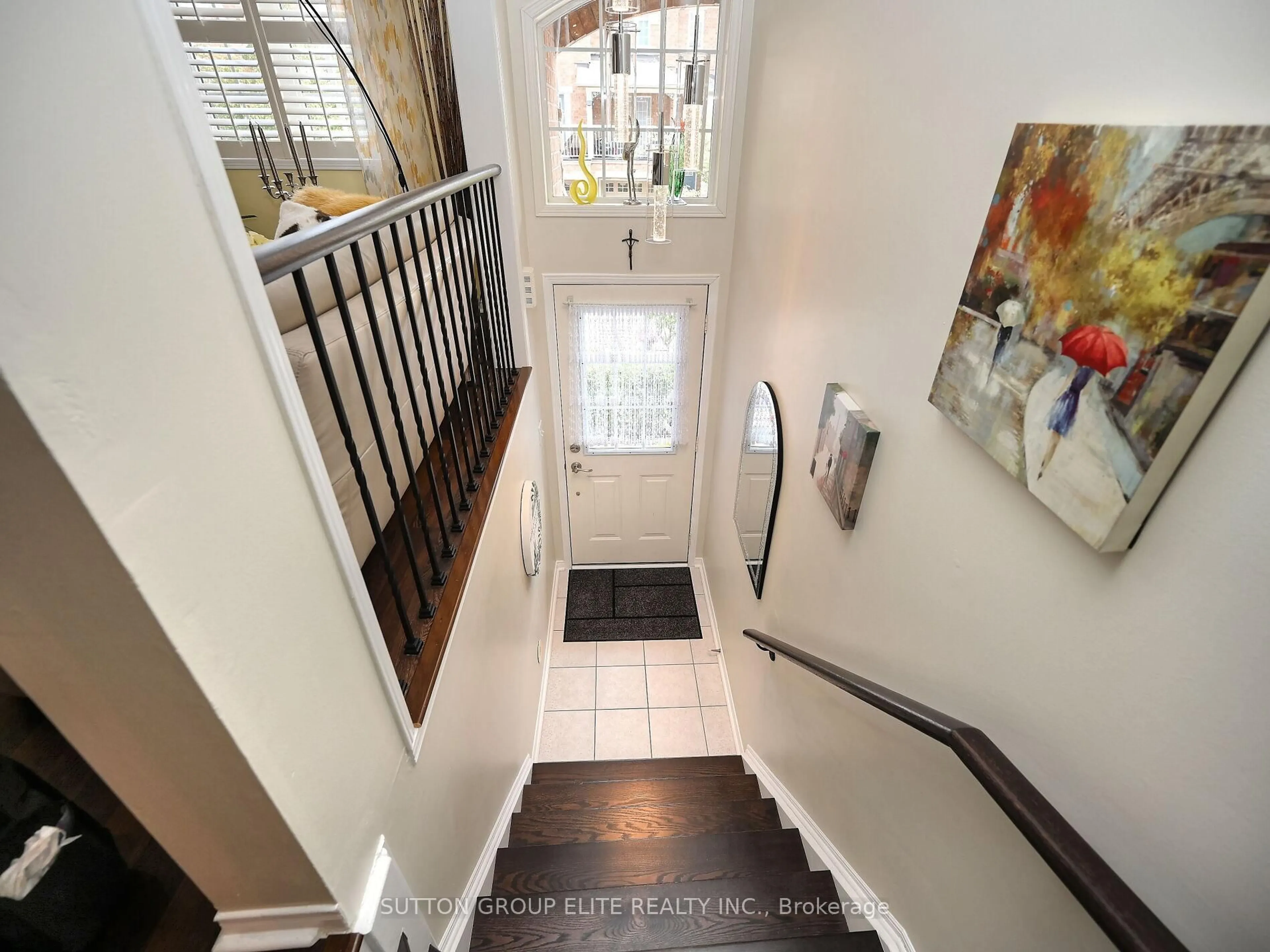 Indoor entryway for 601 Shoreline Dr #48, Mississauga Ontario L5B 4K7