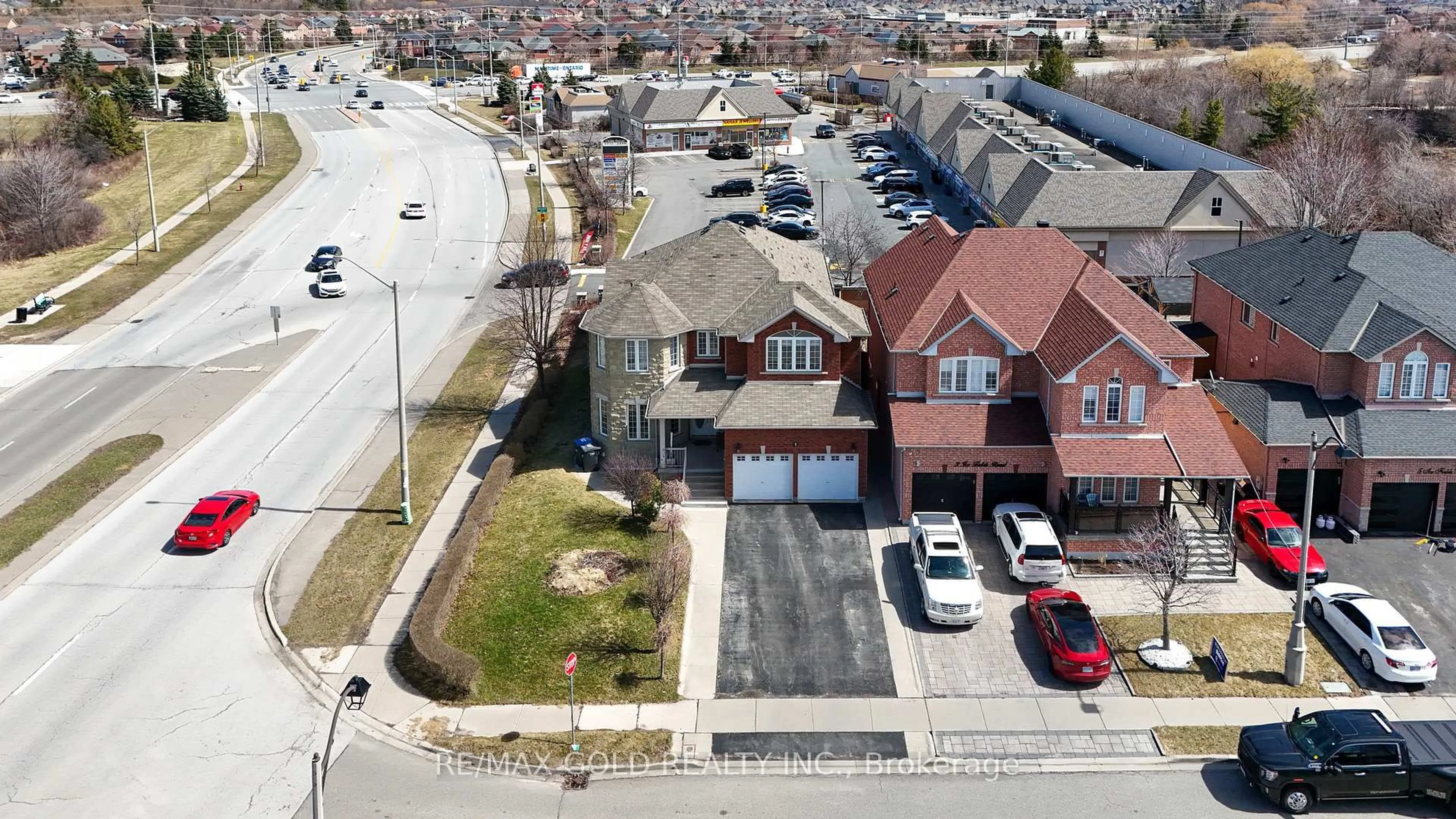 A pic from outside/outdoor area/front of a property/back of a property/a pic from drone, street for 1 Ice Fields Rd, Brampton Ontario L6R 3G7