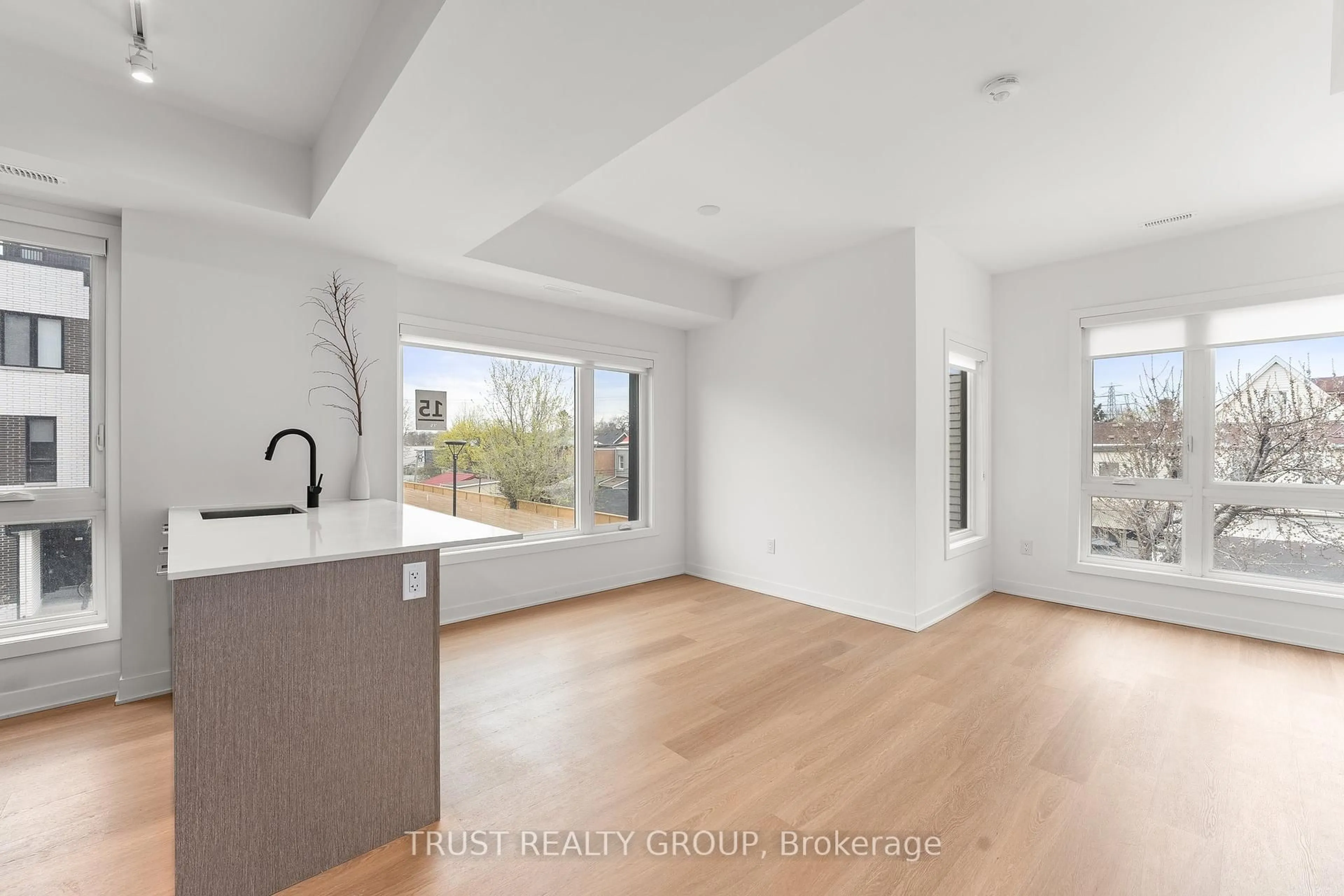 Open concept kitchen, unknown for 10 Ed Clark Gardens Blvd #15, Toronto Ontario M6N 0B5