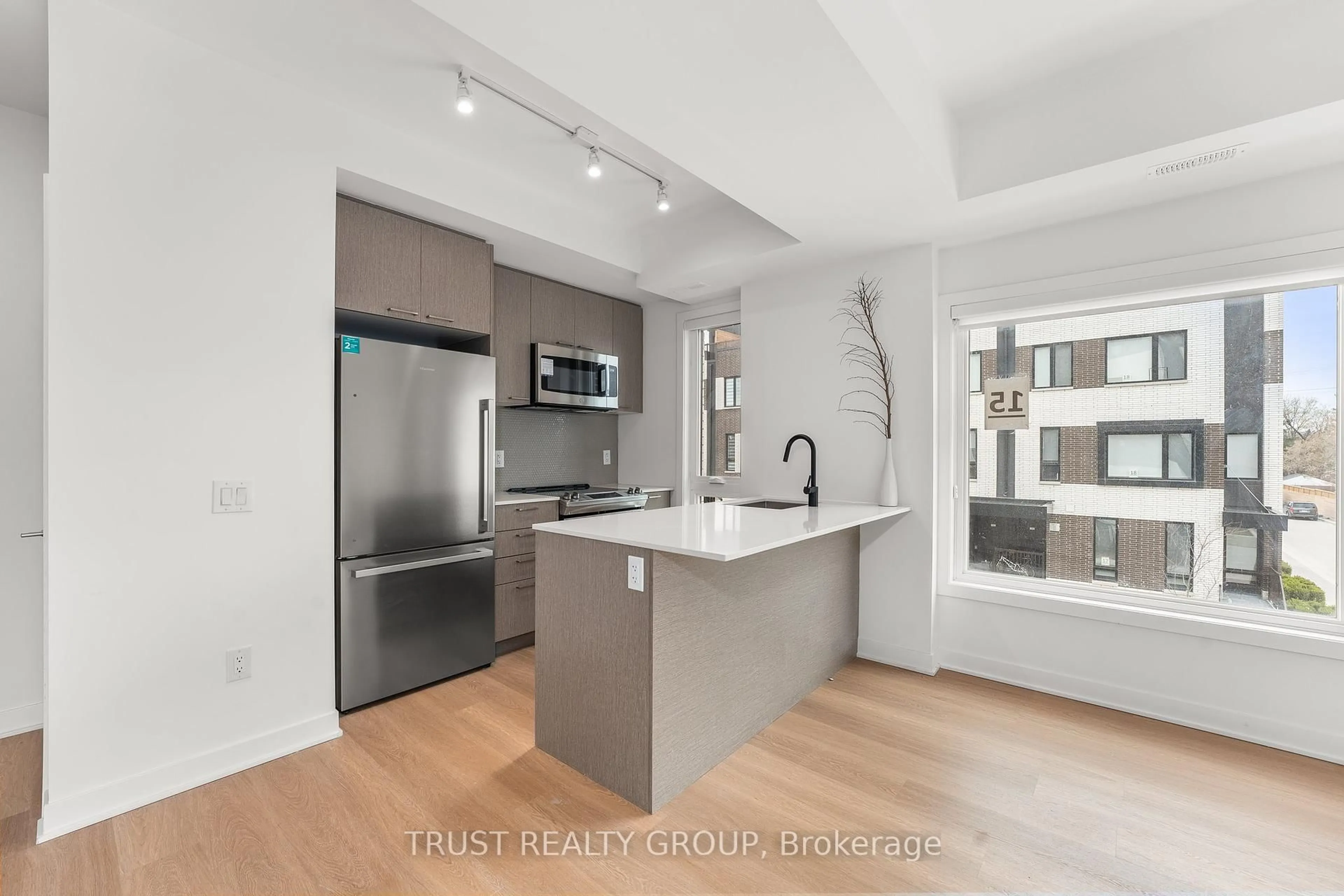Open concept kitchen, unknown for 10 Ed Clark Gardens Blvd #15, Toronto Ontario M6N 0B5