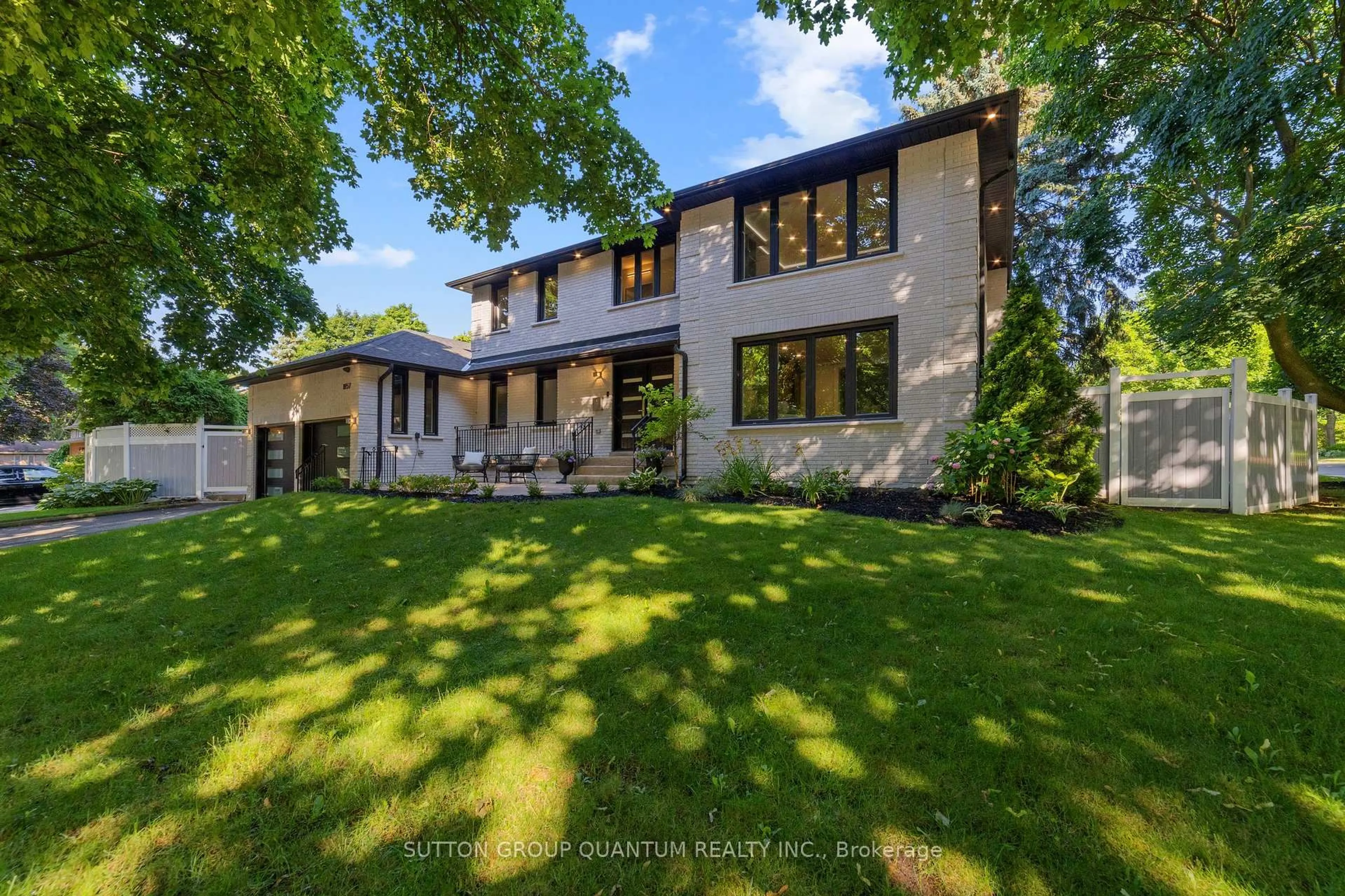 Home with brick exterior material, street for 1857 Friar Tuck Crt, Mississauga Ontario L5K 2L4
