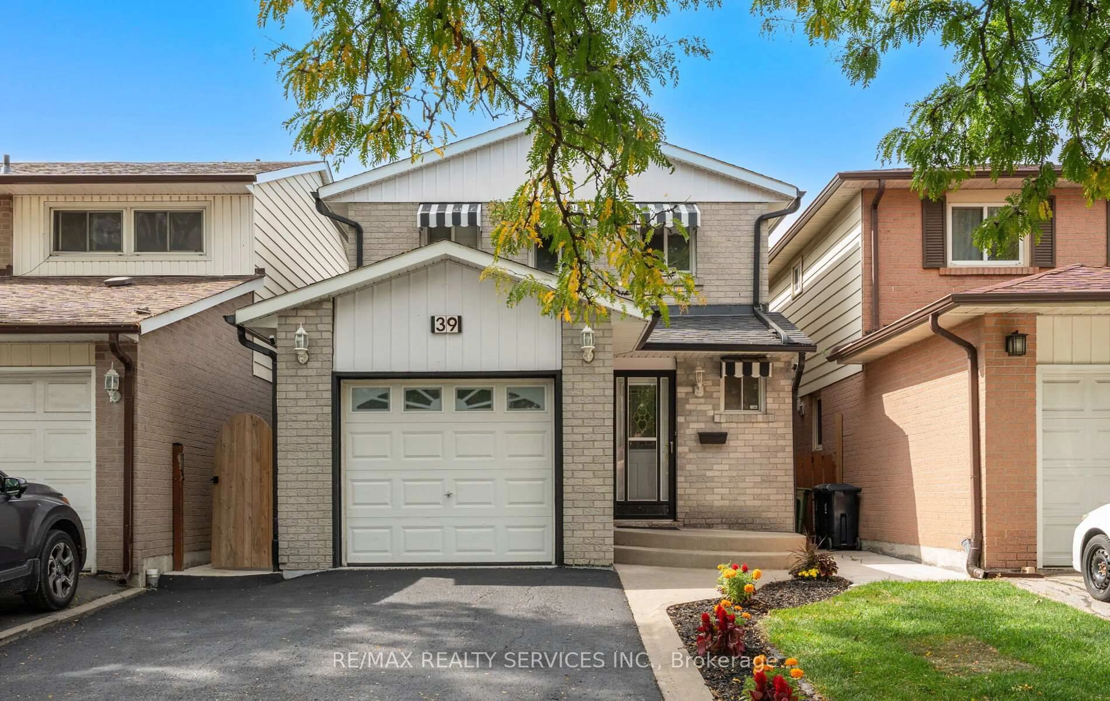 Home with brick exterior material, street for 39 Autumn Glen Circ, Toronto Ontario M9W 6B3