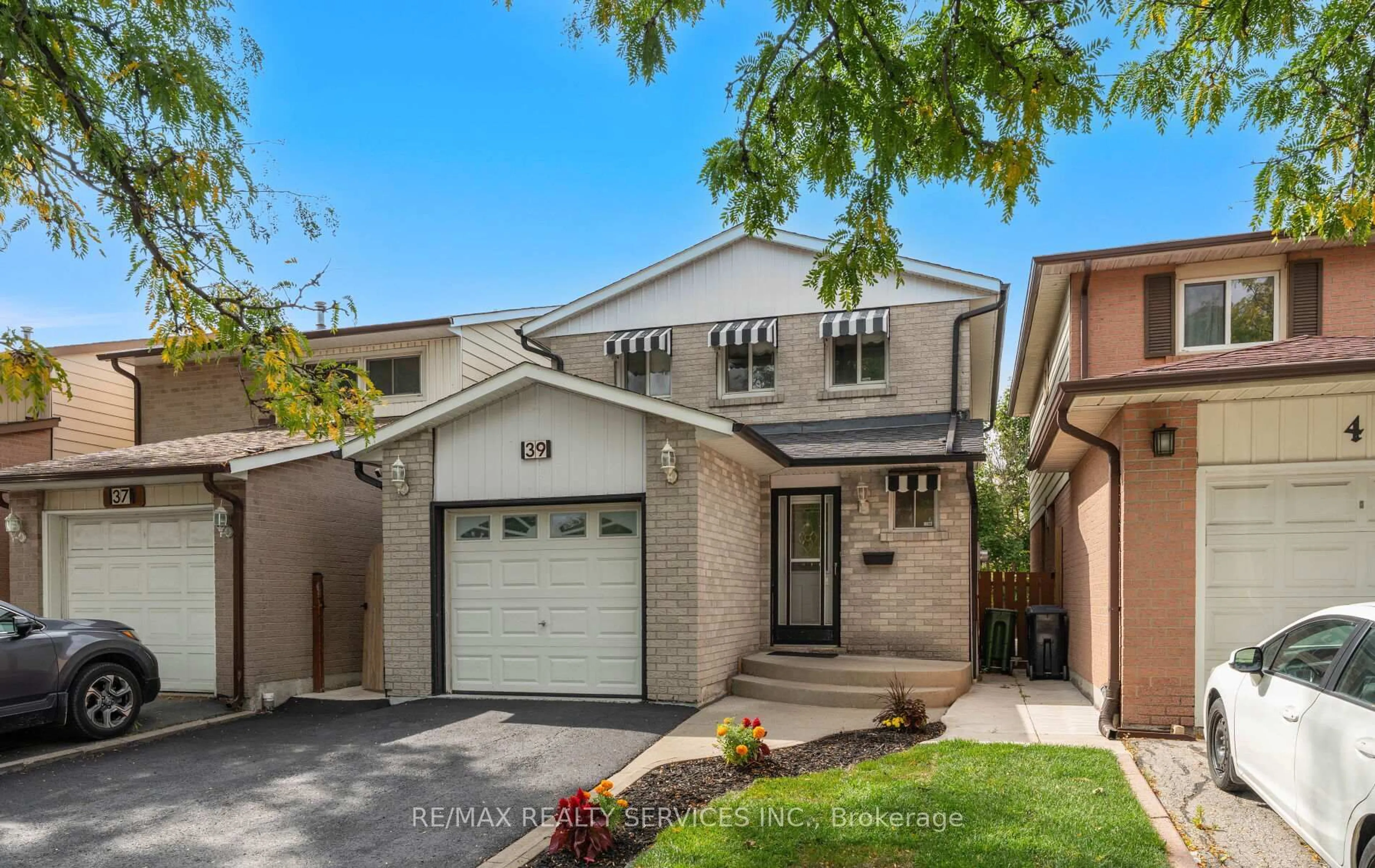 Home with brick exterior material, street for 39 Autumn Glen Circ, Toronto Ontario M9W 6B3