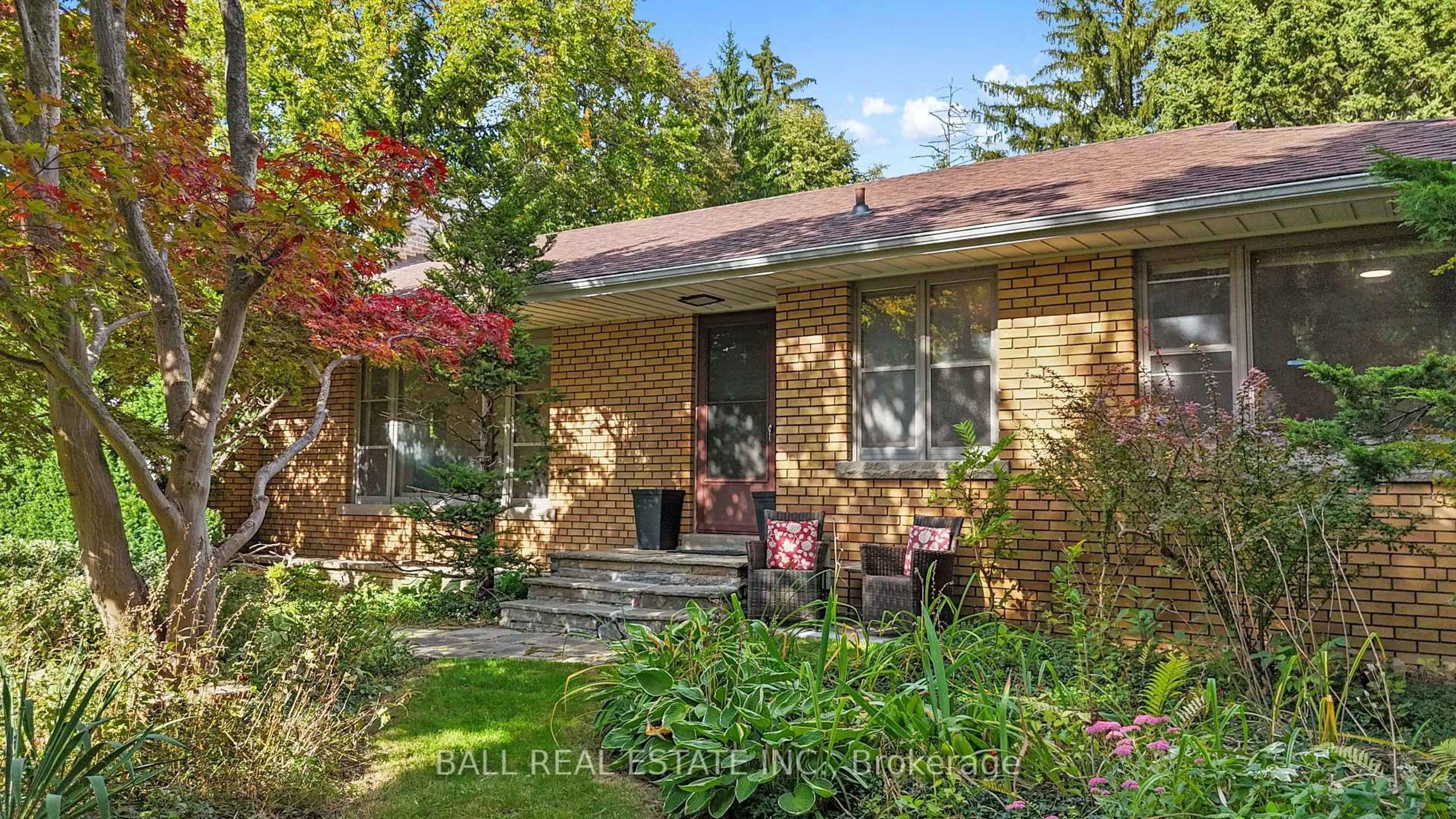 Home with brick exterior material, street for 1431 Lochlin Tr, Mississauga Ontario L5G 3V5