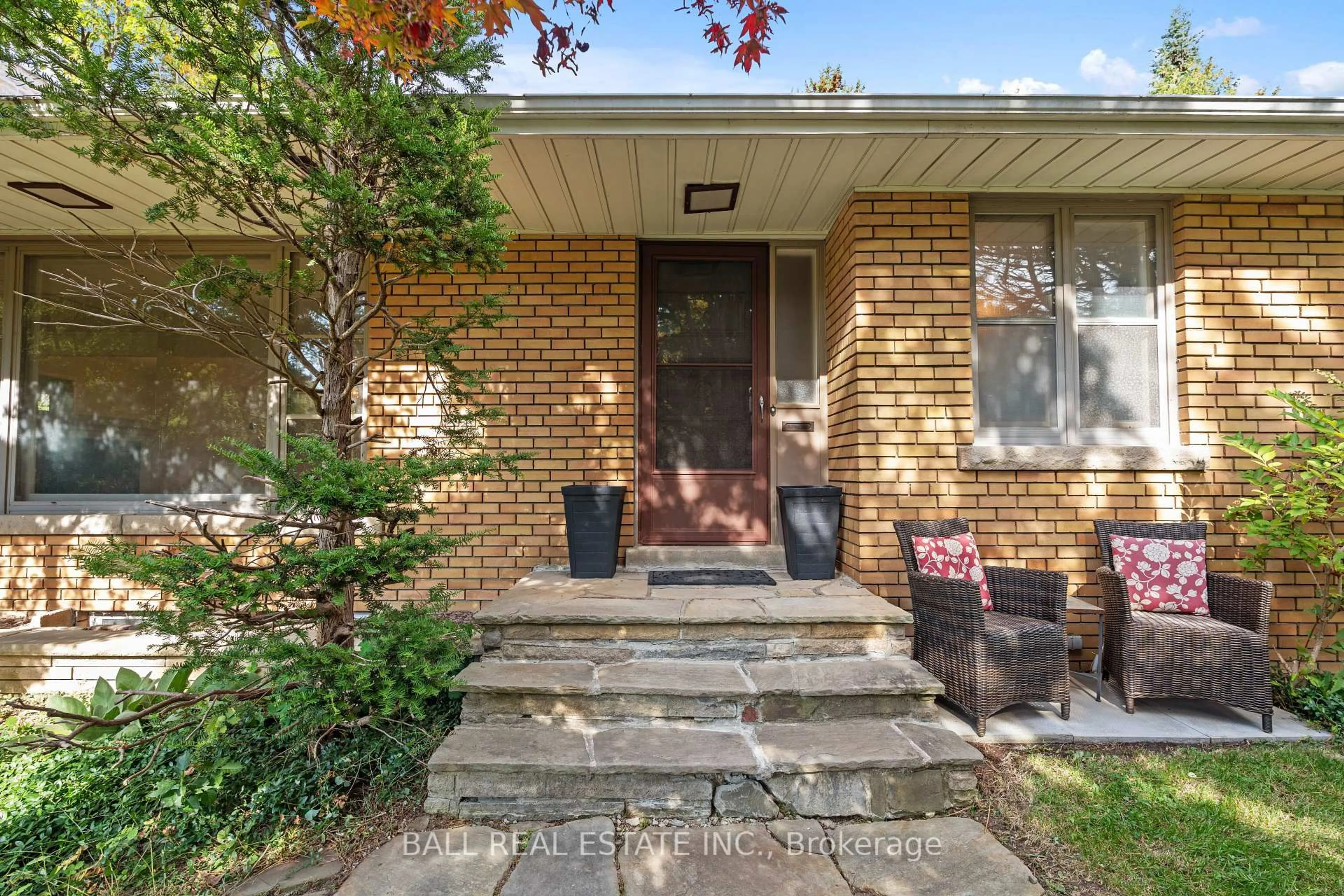 Home with brick exterior material, street for 1431 Lochlin Tr, Mississauga Ontario L5G 3V5