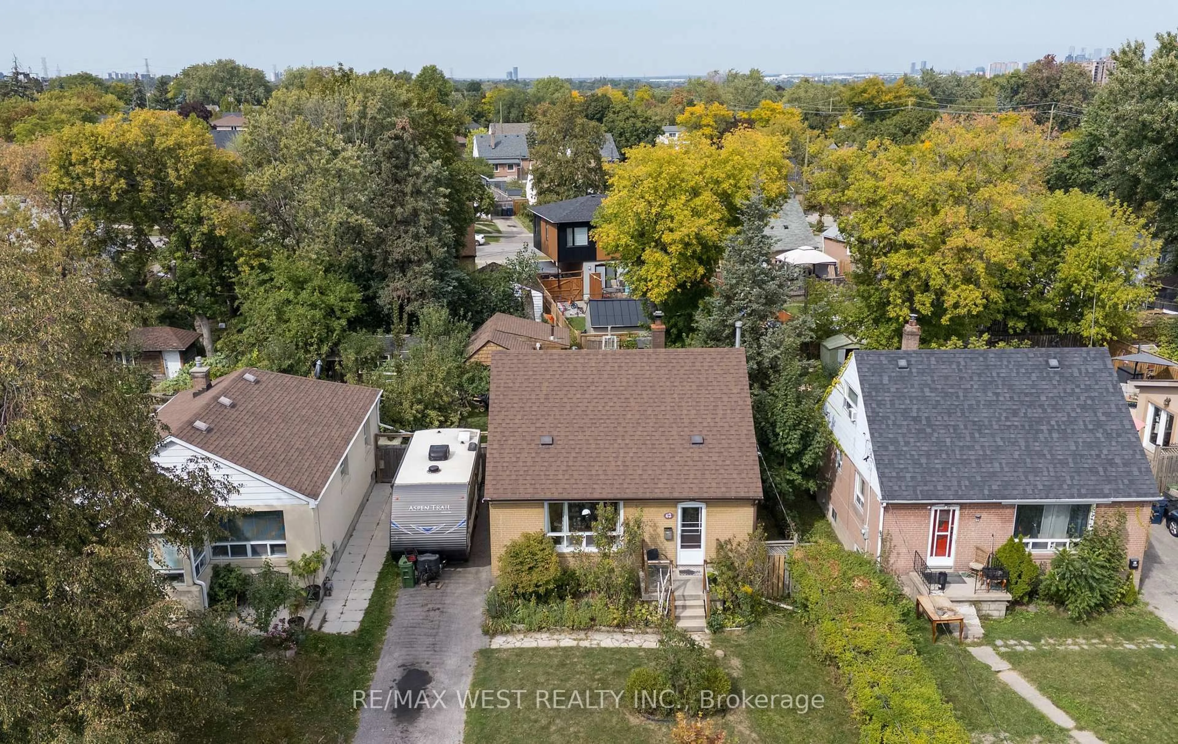 A pic from outside/outdoor area/front of a property/back of a property/a pic from drone, city buildings view from balcony for 62 Allenby Ave, Toronto Ontario M9W 1S6